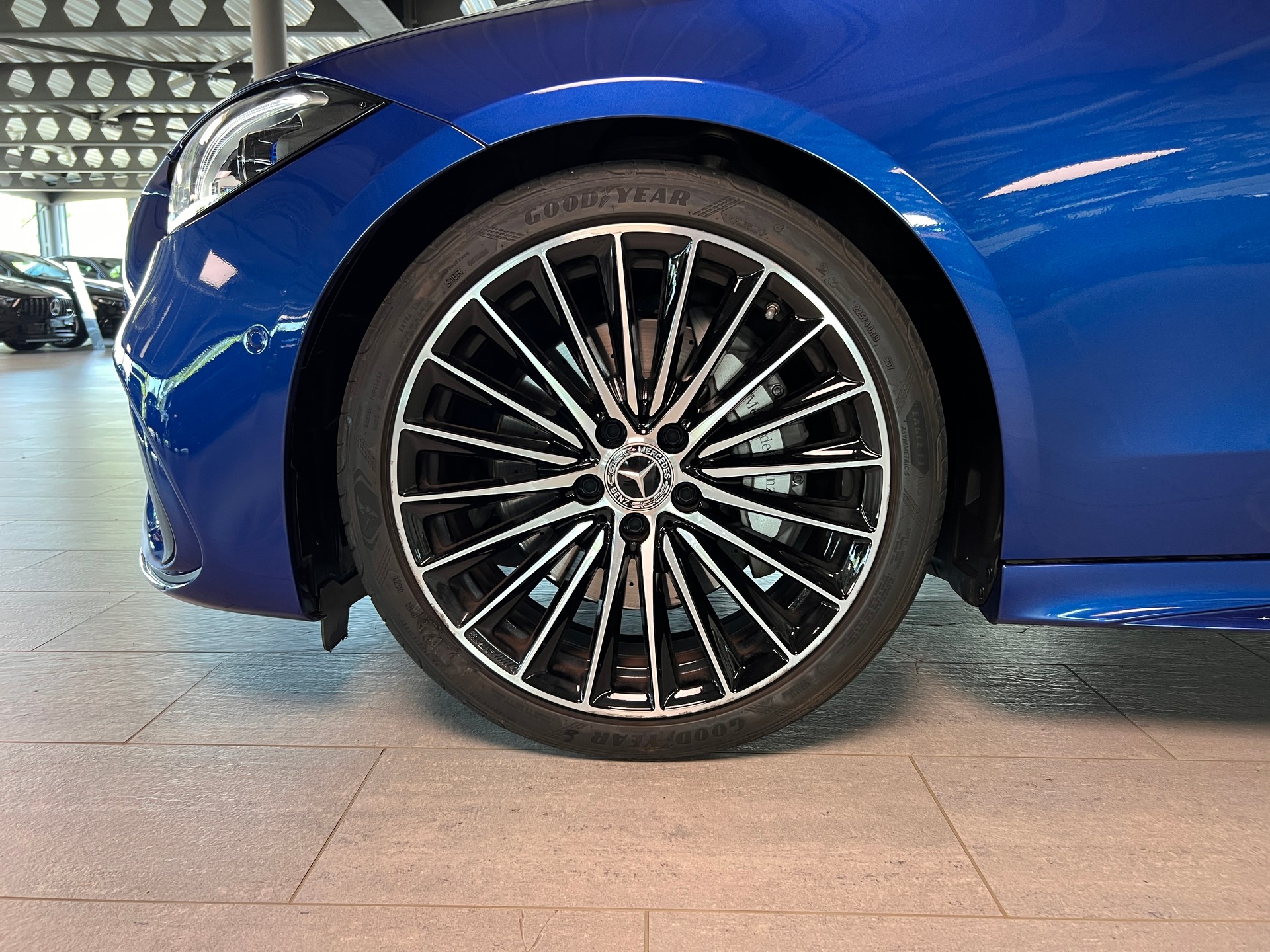 MERCEDES-BENZ C 300 AMG Line 4Matic 9G-Tronic-image-5