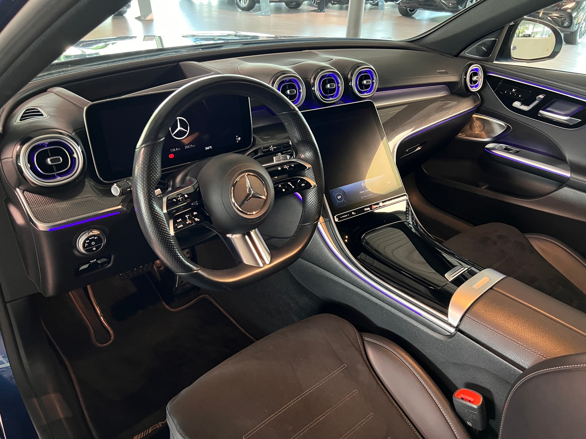 MERCEDES-BENZ C 300 AMG Line 4Matic 9G-Tronic-image-9