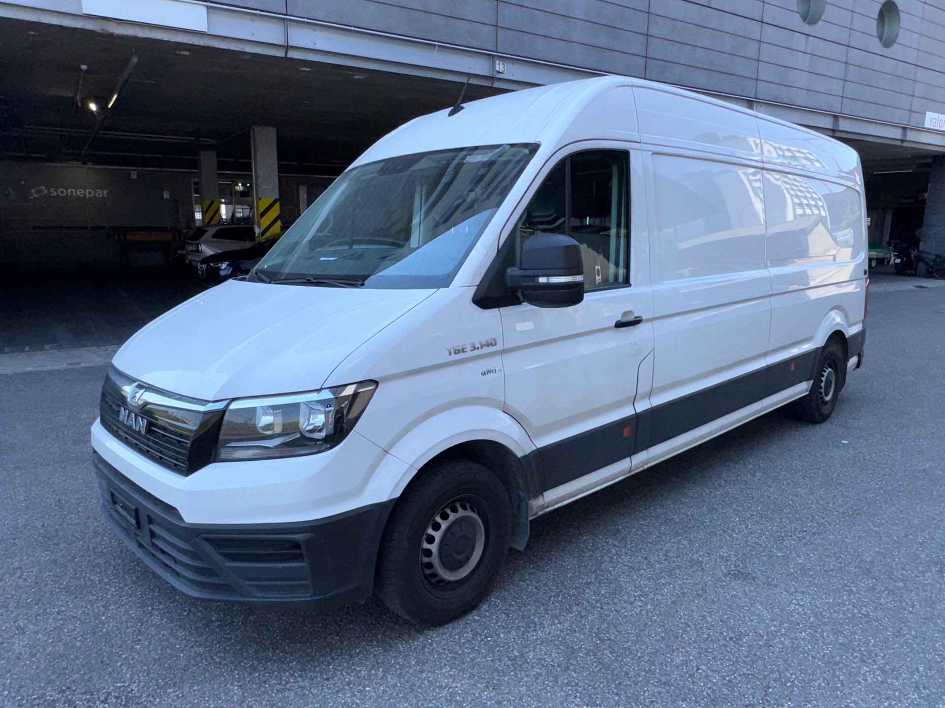 MAN 5900-image-0