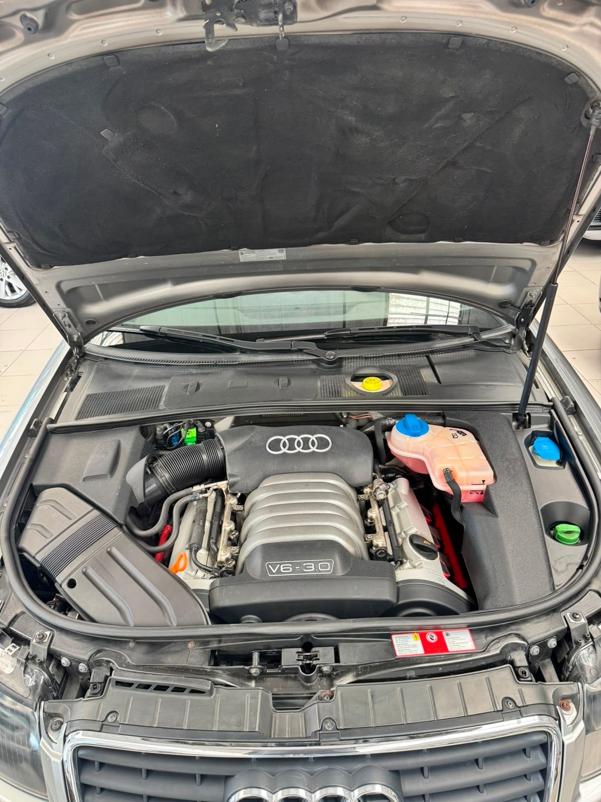 AUDI A4 Cabriolet 3.0 quattro-image-6