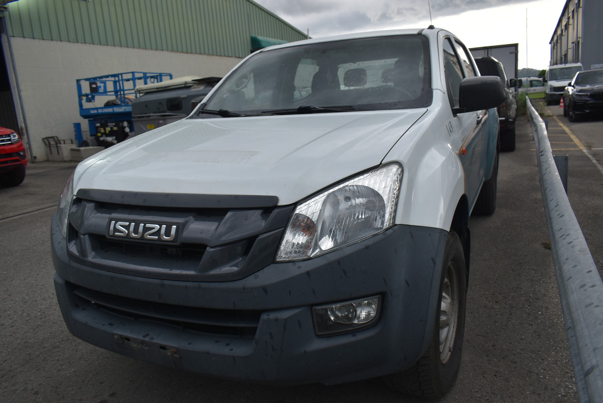 ISUZU D-MAX 2.5 Crew Cab Satellite 4x4-image-3