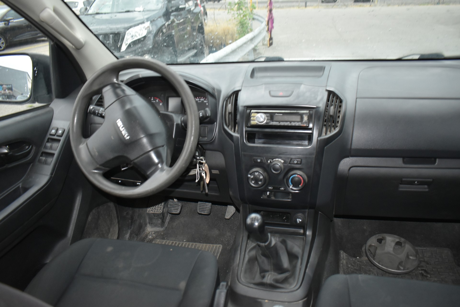ISUZU D-MAX 2.5 Crew Cab Satellite 4x4-image-6