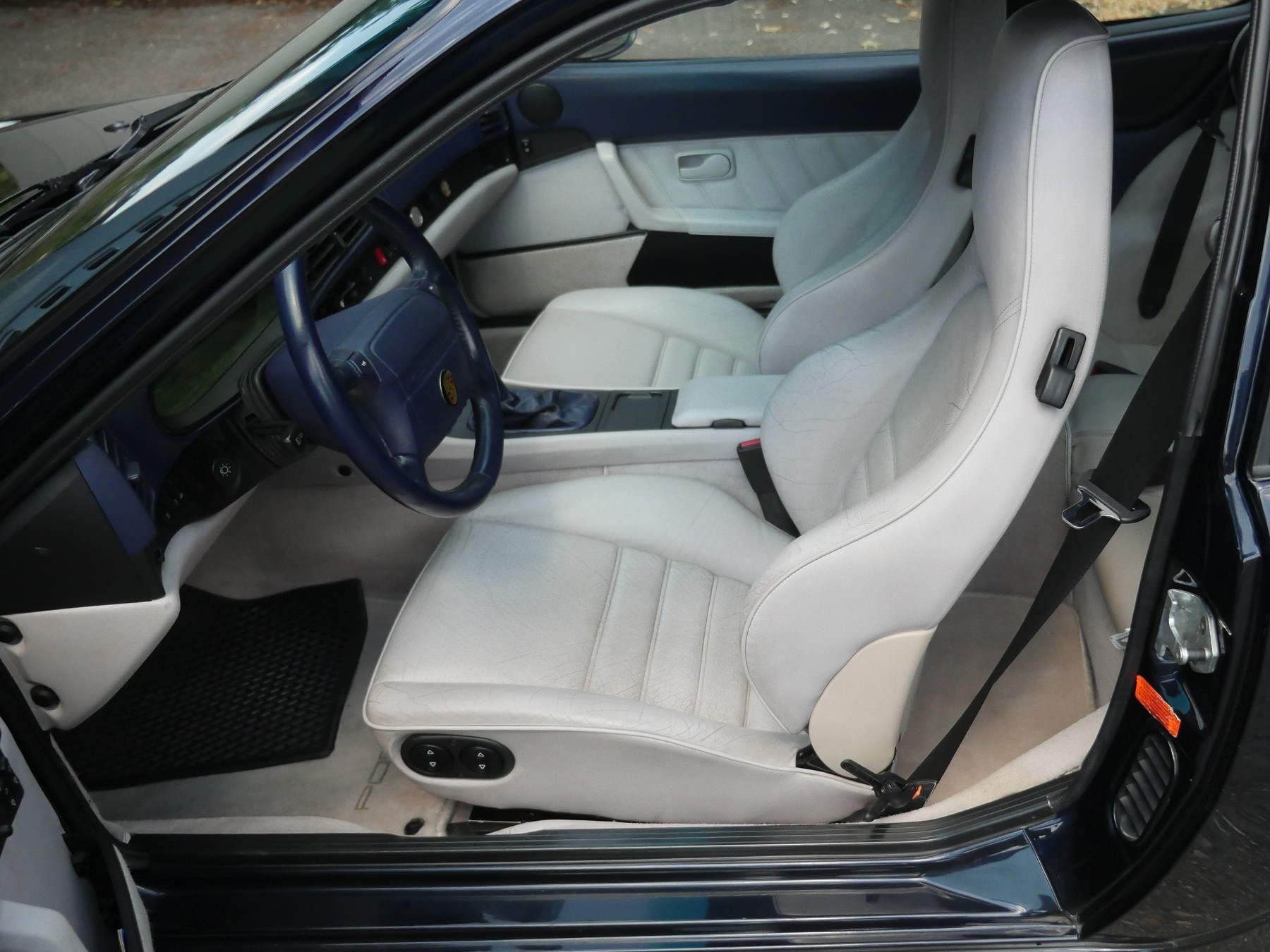 PORSCHE 968-image-8