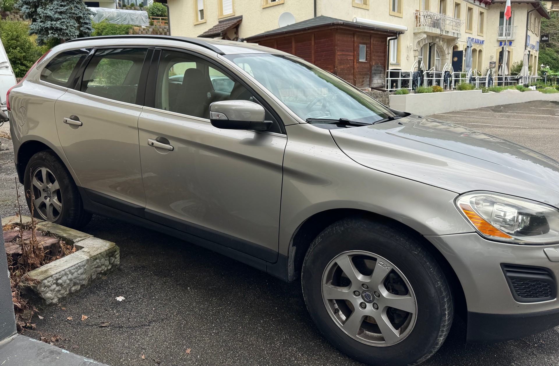 VOLVO XC60 D3 AWD Momentum-image-5