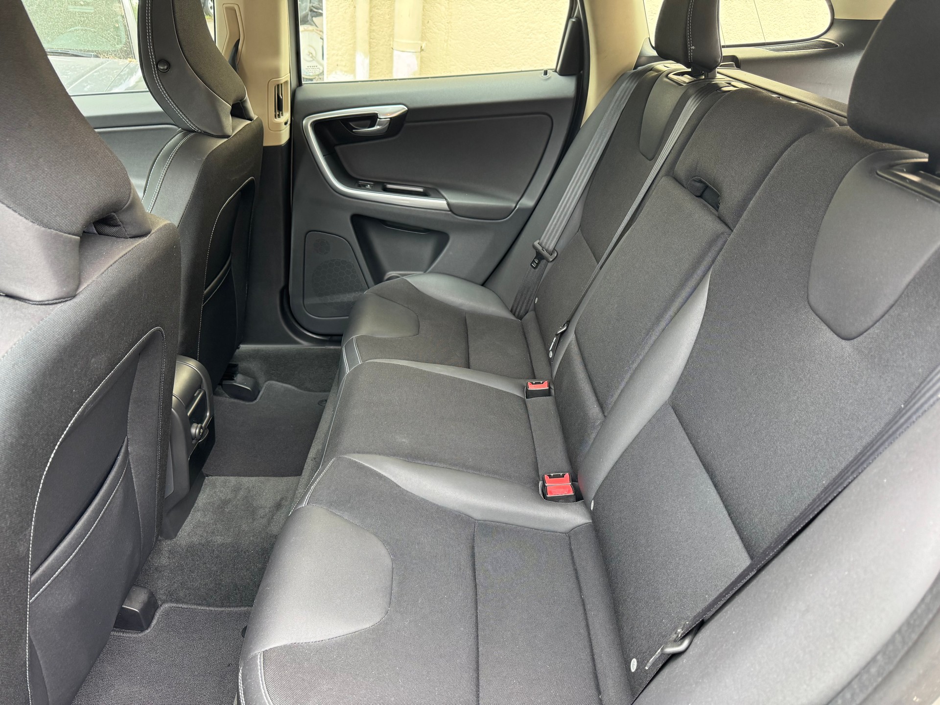 VOLVO XC60 D3 AWD Momentum-image-10