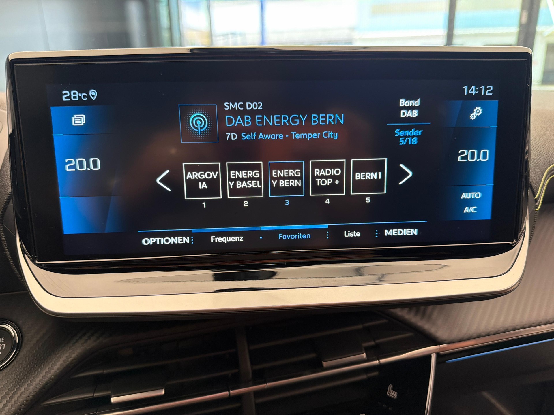 PEUGEOT 2008 1.2 PureTech 155 GT-image-13