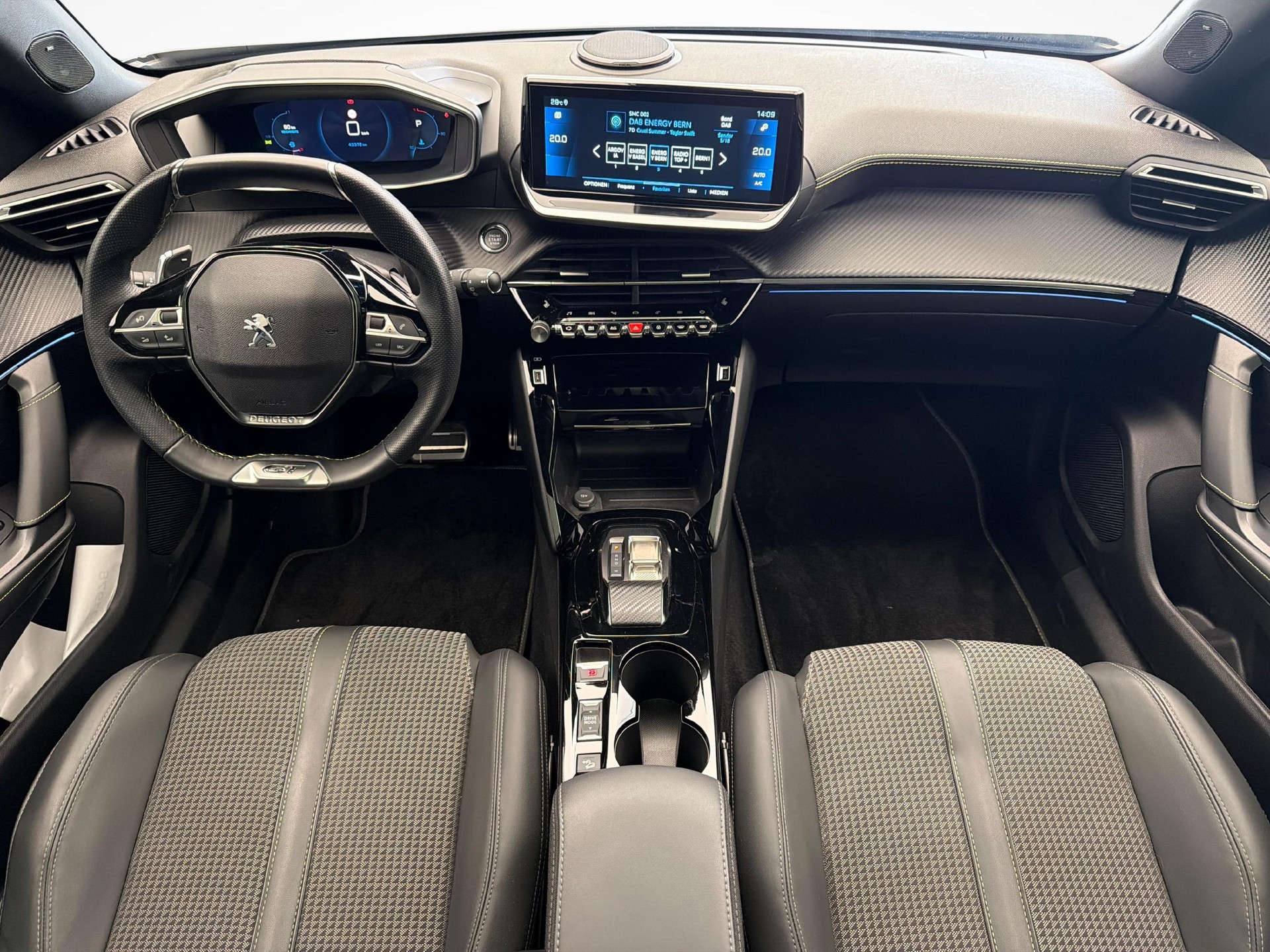 PEUGEOT 2008 1.2 PureTech 155 GT-image-8