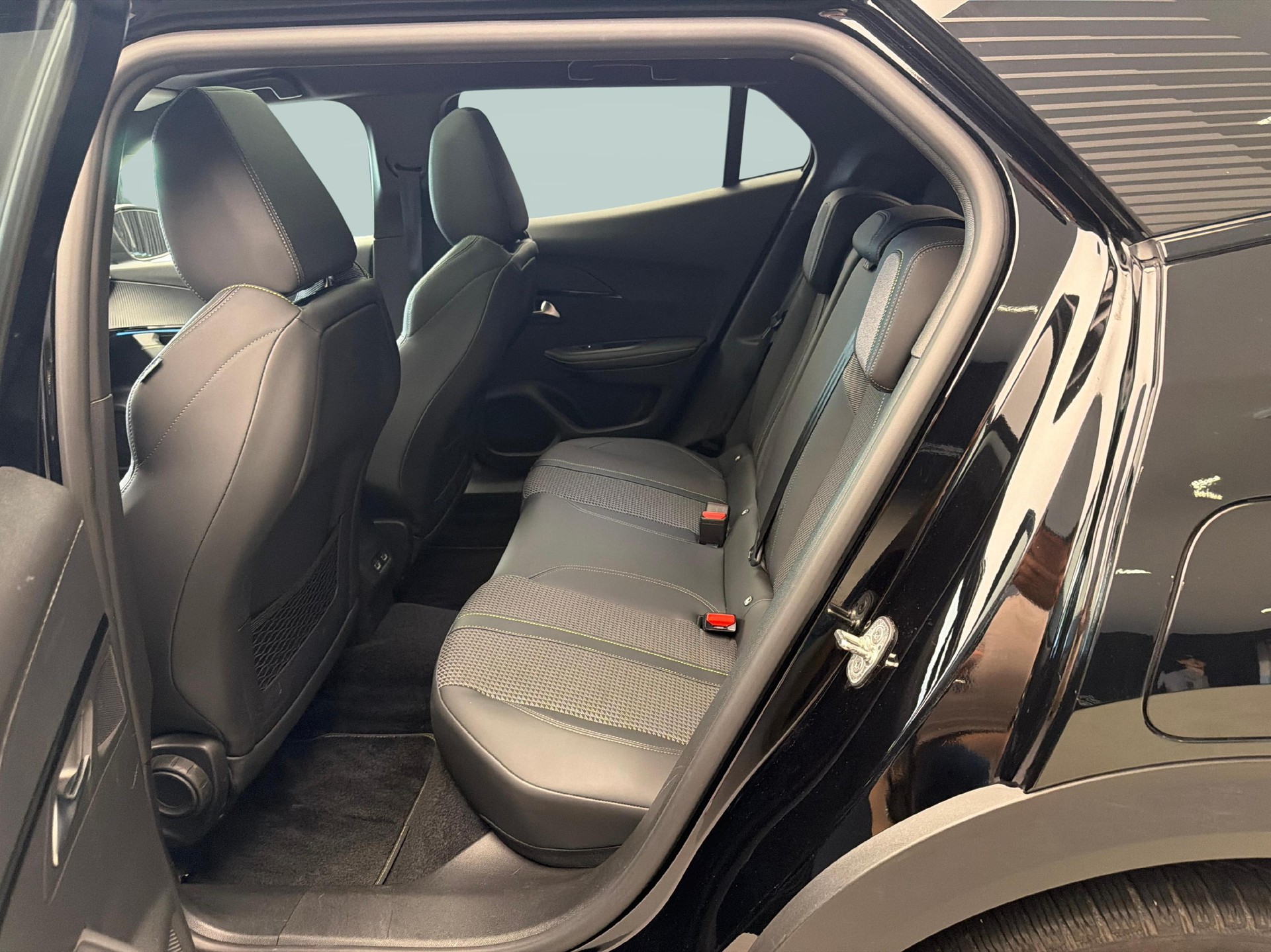 PEUGEOT 2008 1.2 PureTech 155 GT-image-10