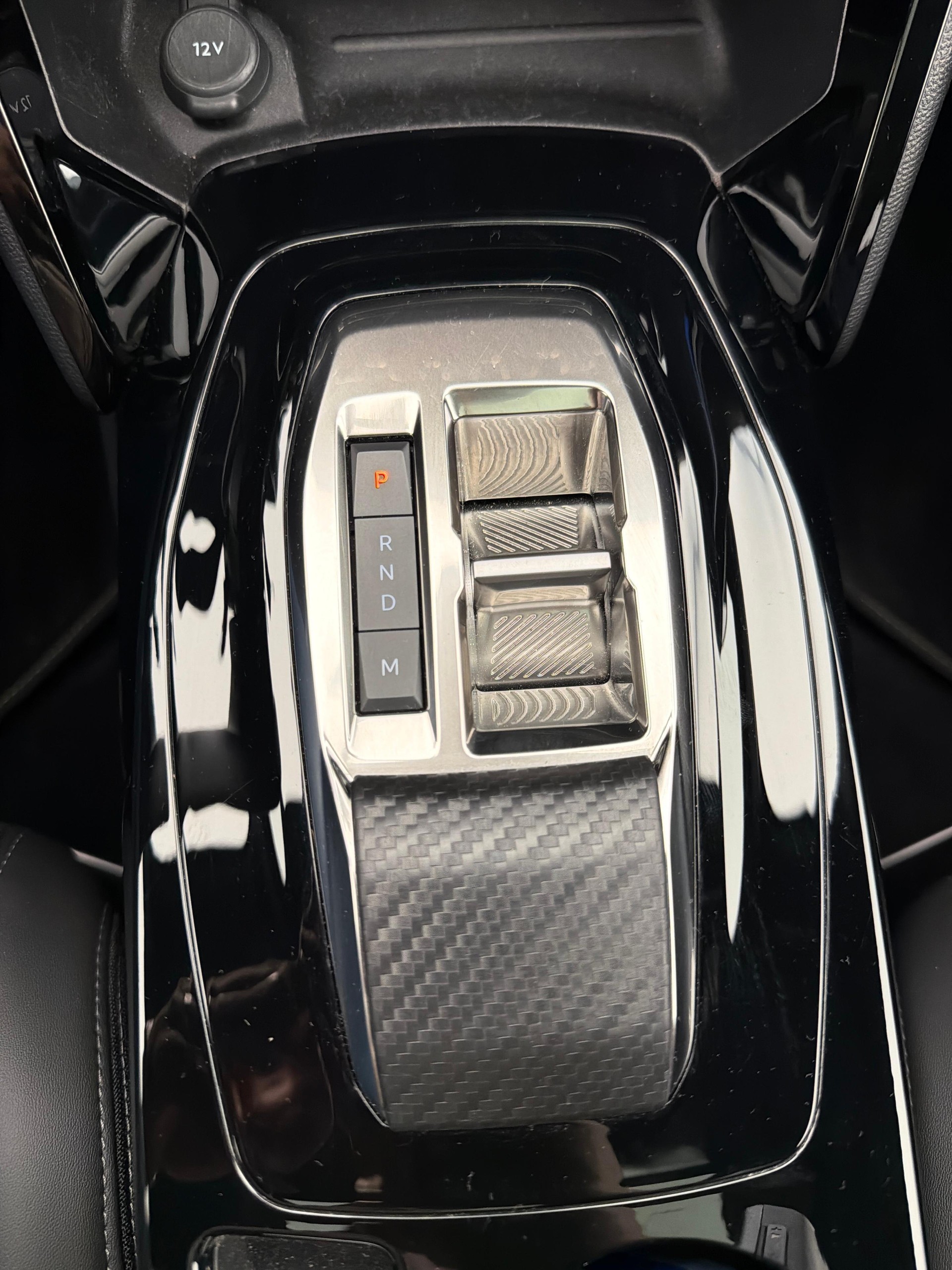 PEUGEOT 2008 1.2 PureTech 155 GT-image-16