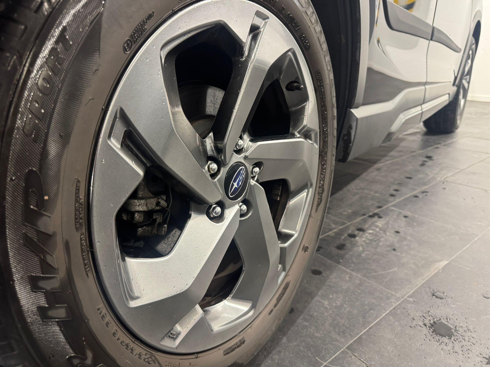 SUBARU Forester Station 2.0i e-Boxer Black Edition-image-16
