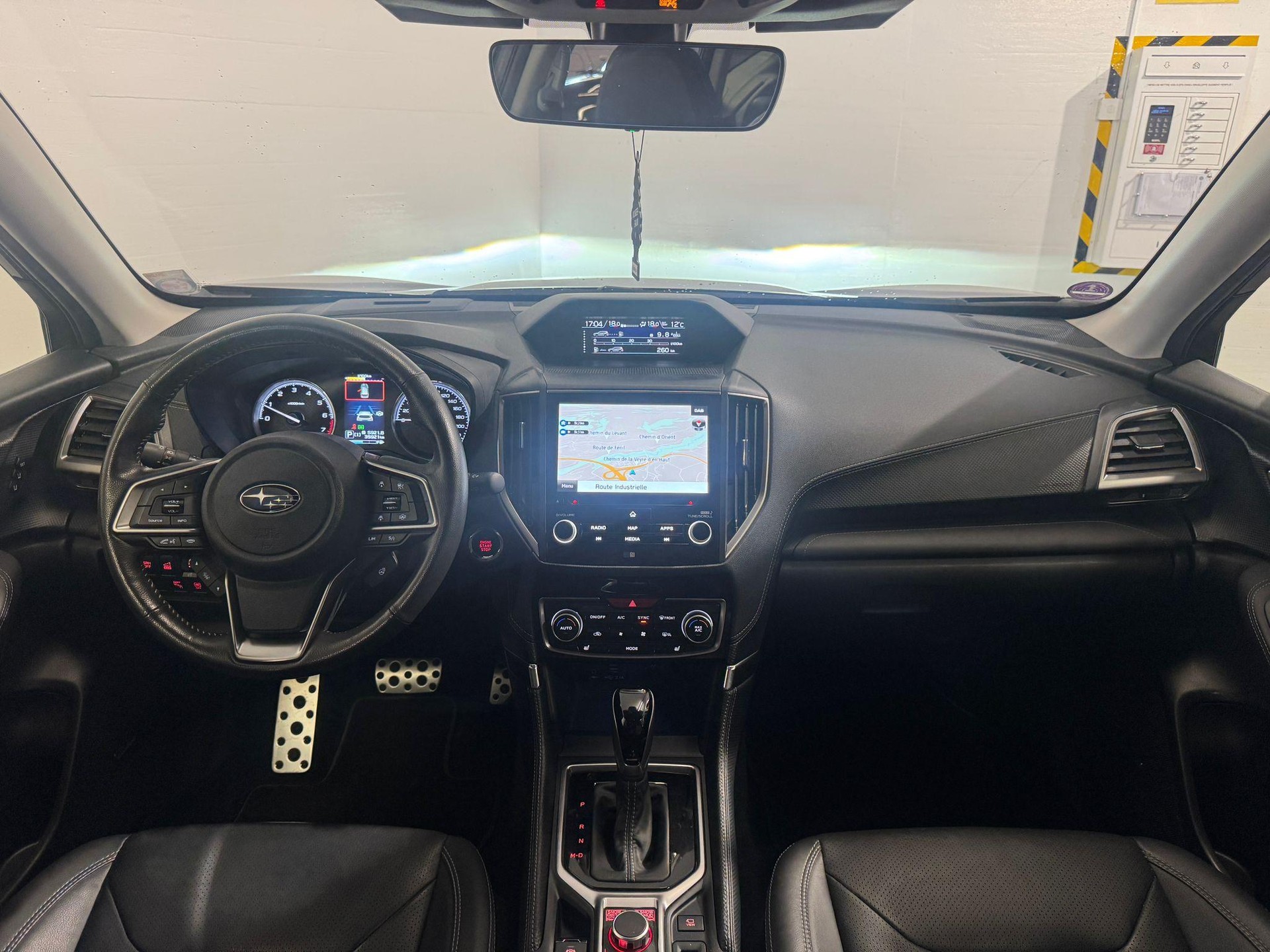 SUBARU Forester Station 2.0i e-Boxer Black Edition-image-7
