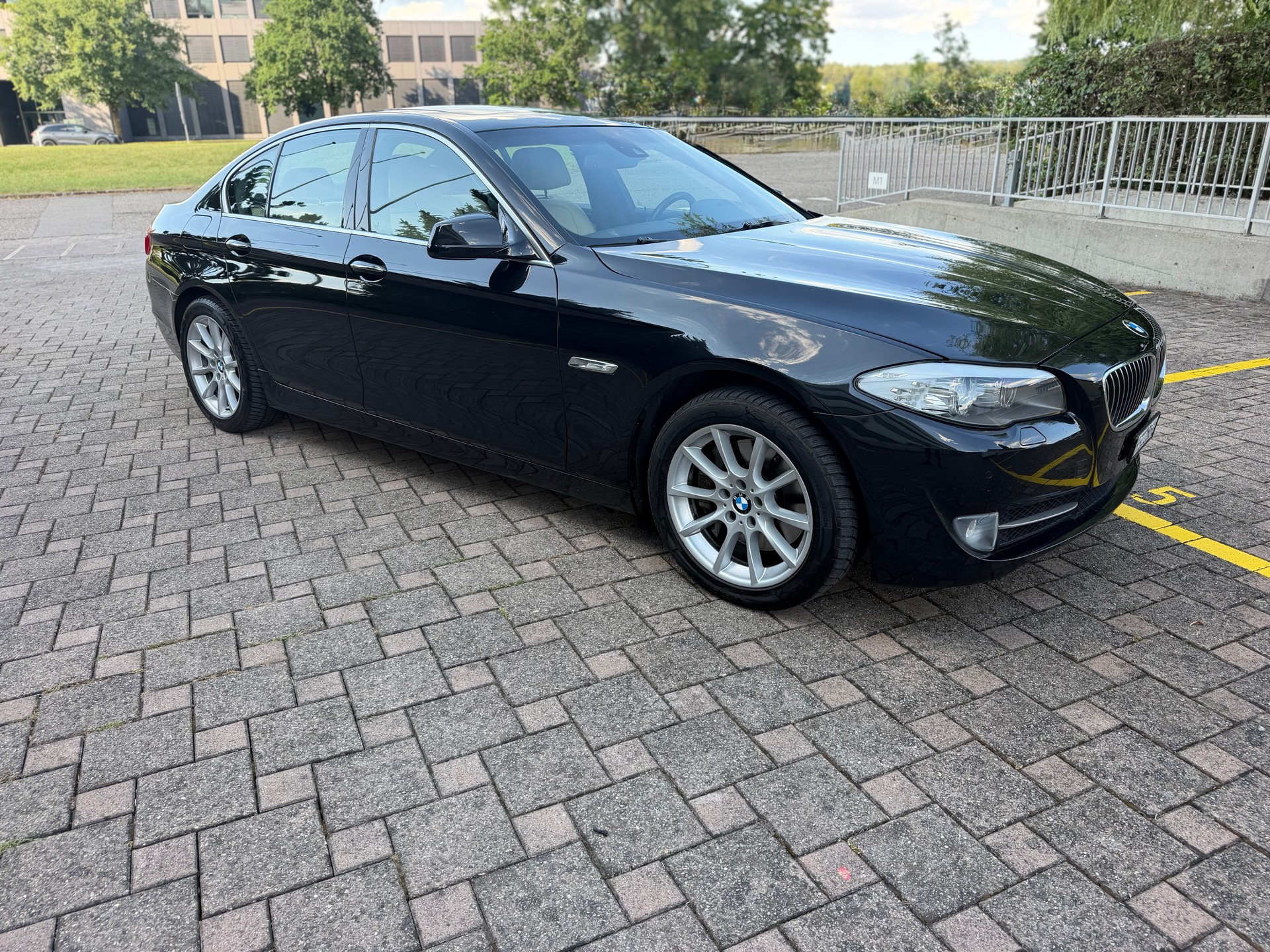 BMW 535i xDrive Steptronic-image-2