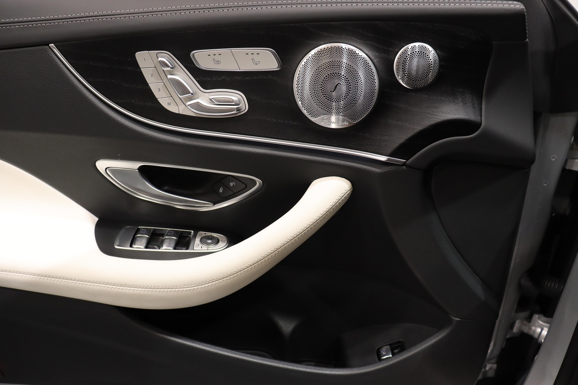 MERCEDES-BENZ E 300 Avantgarde Coupé-image-16