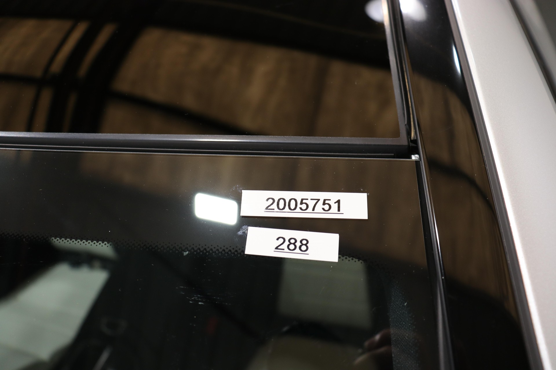 MERCEDES-BENZ E 300 Avantgarde Coupé-image-18