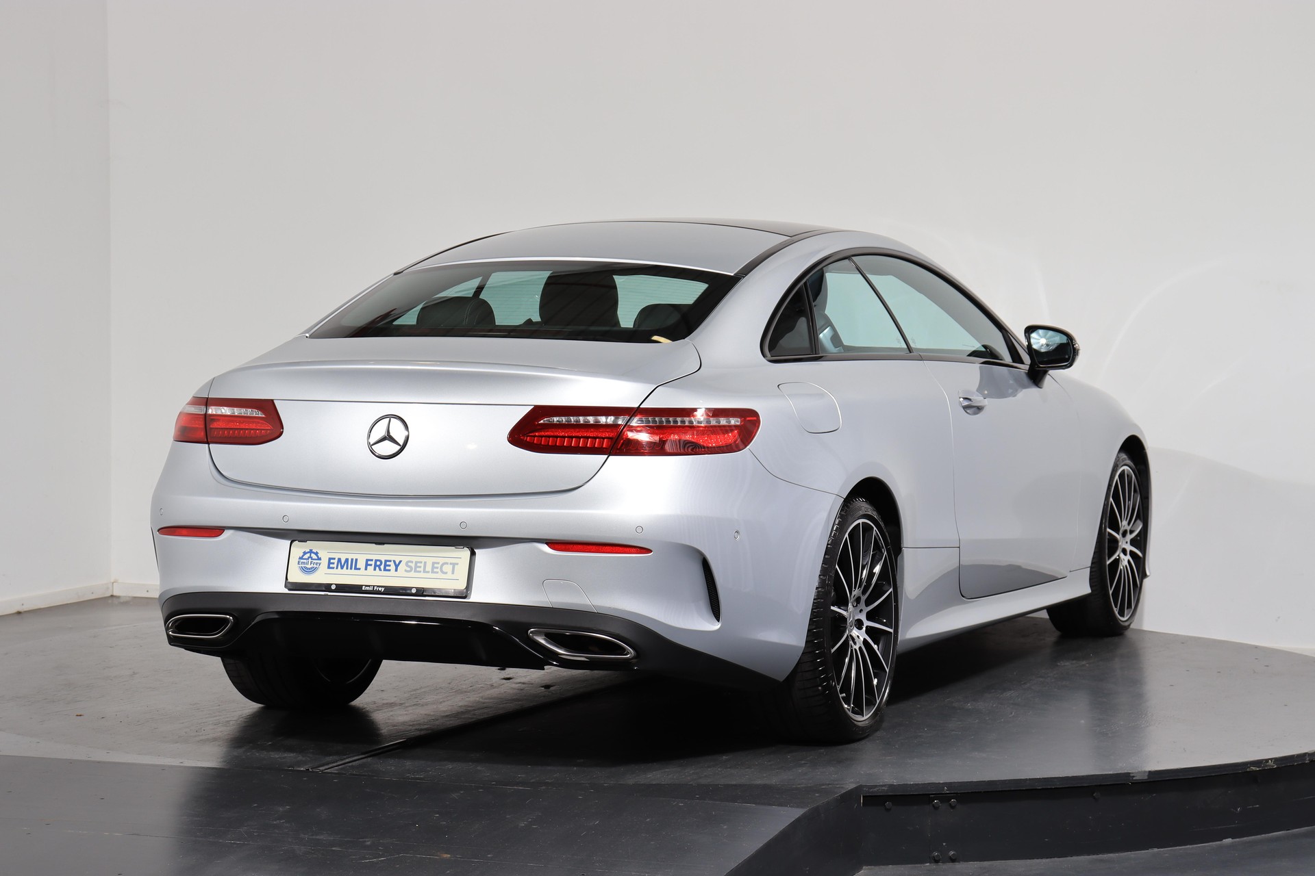 MERCEDES-BENZ E 300 Avantgarde Coupé-image-2
