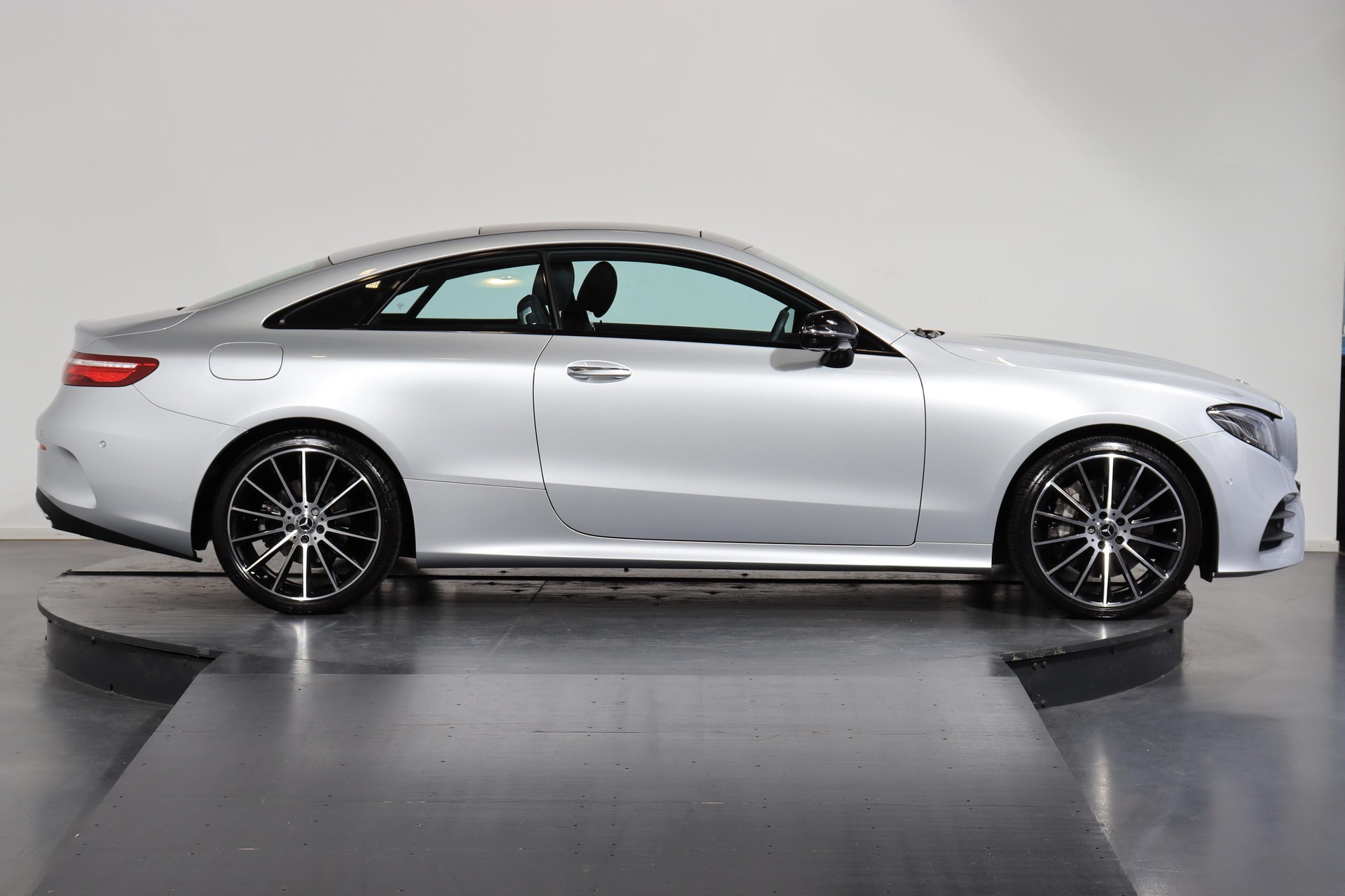 MERCEDES-BENZ E 300 Avantgarde Coupé-showroom-element-1