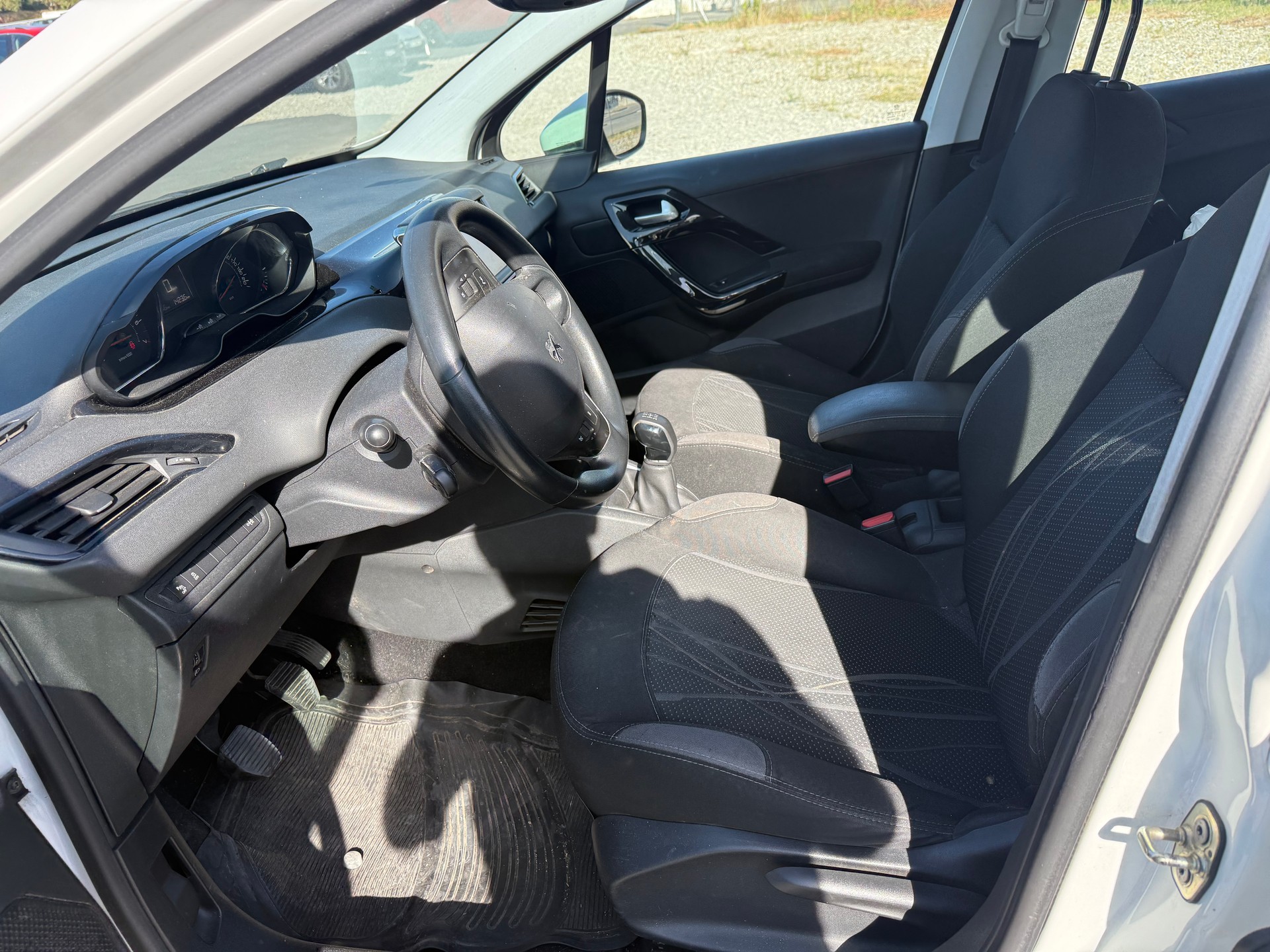 PEUGEOT 208 1.2 VTI Active-image-10