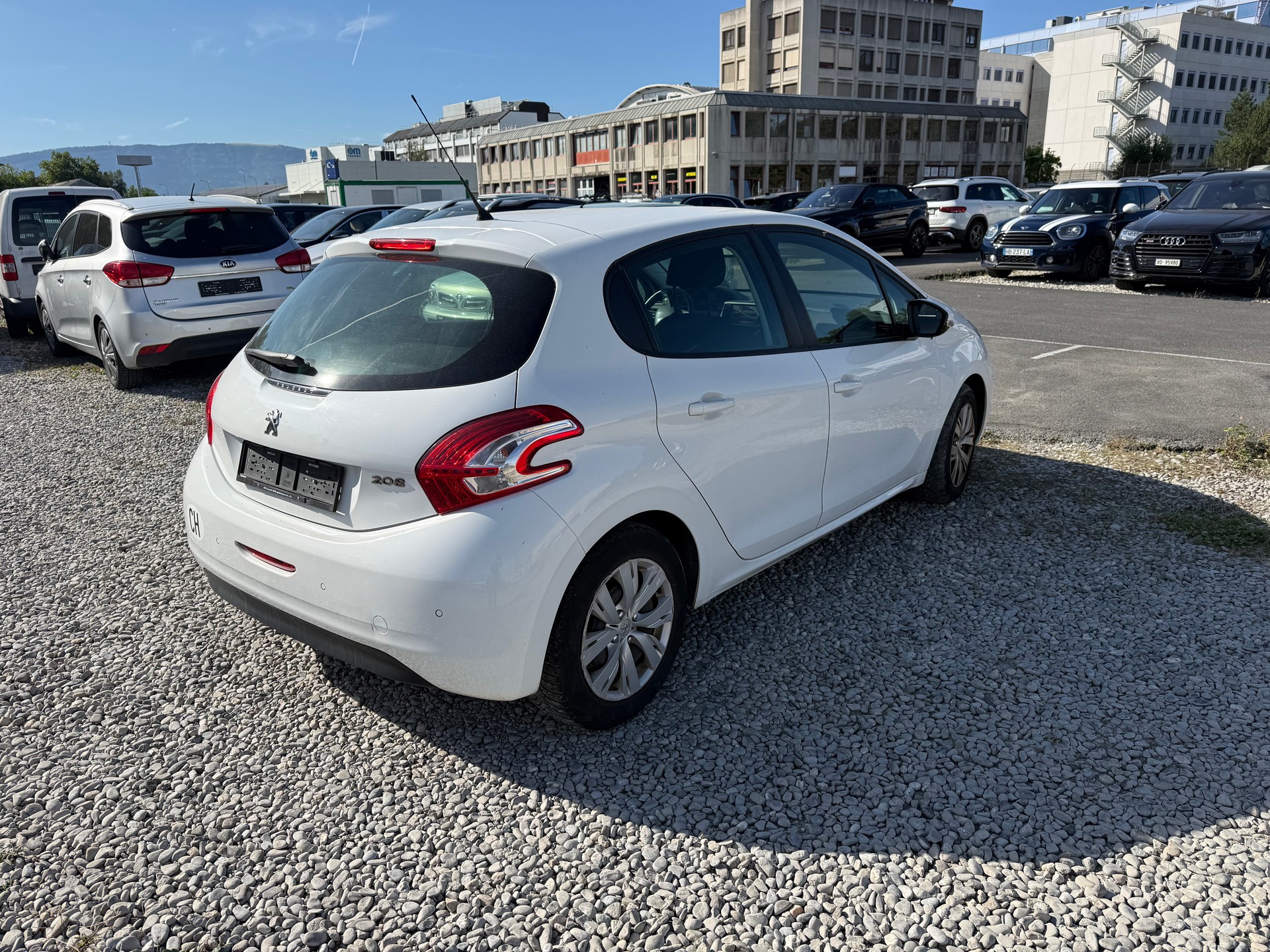 PEUGEOT 208 1.2 VTI Active-image-2