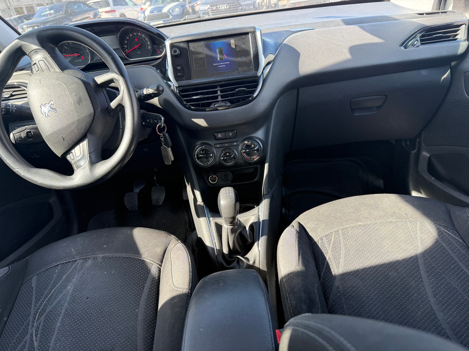 PEUGEOT 208 1.2 VTI Active-image-6