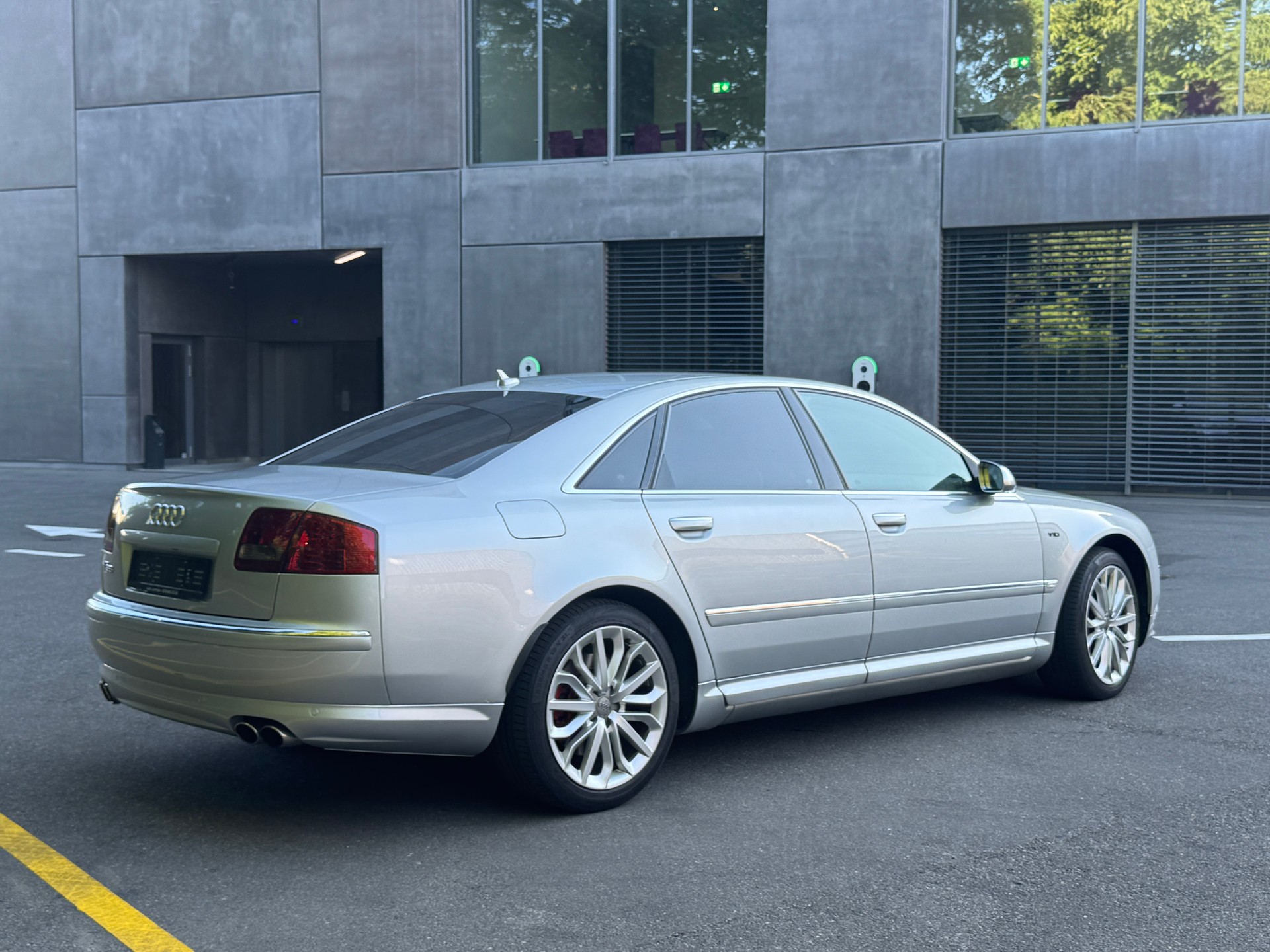 AUDI S8 5.2 V10 quattro tiptronic-image-4