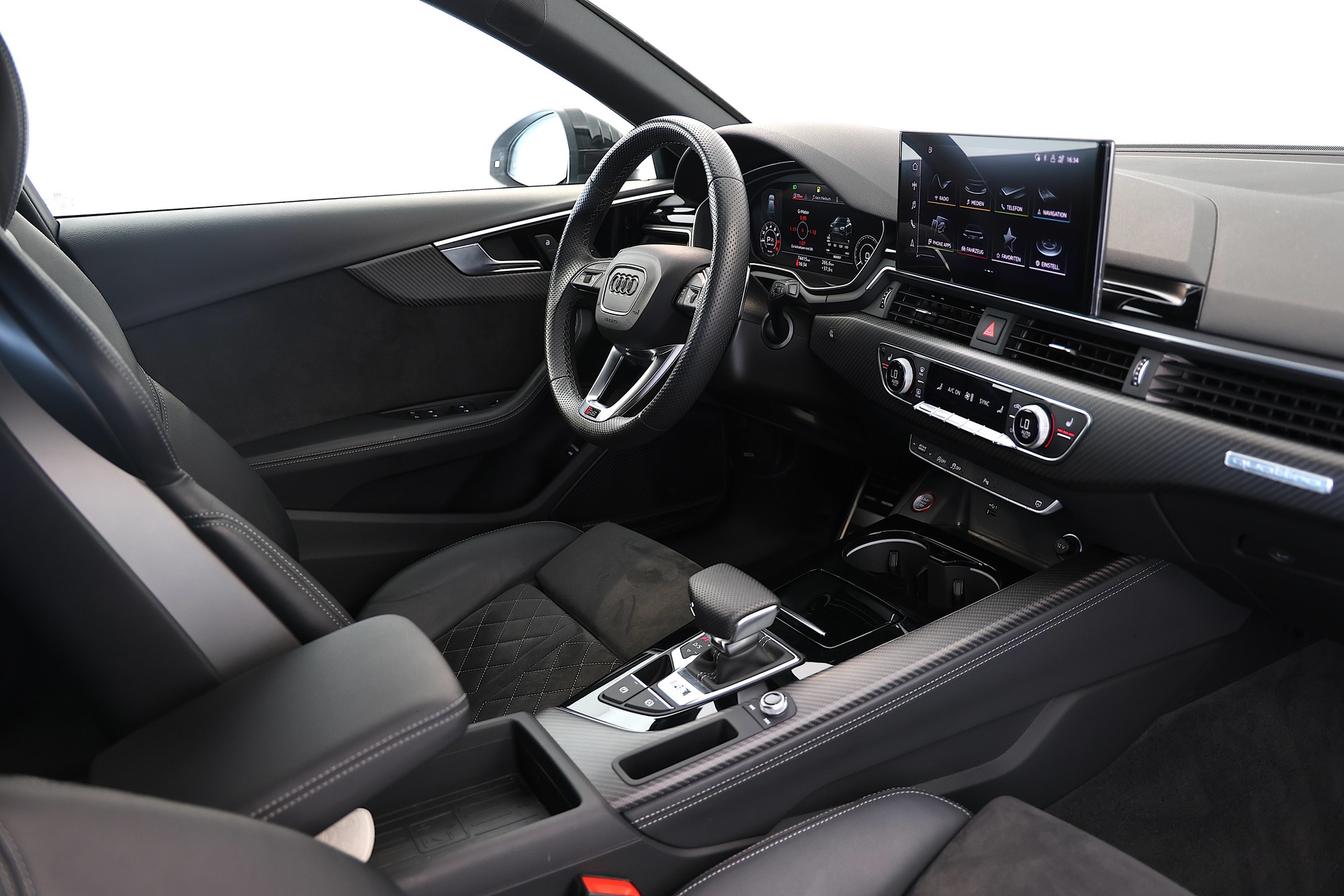 AUDI RS4 Avant quattro tiptronic *CH-Fahrzeug*-image-15