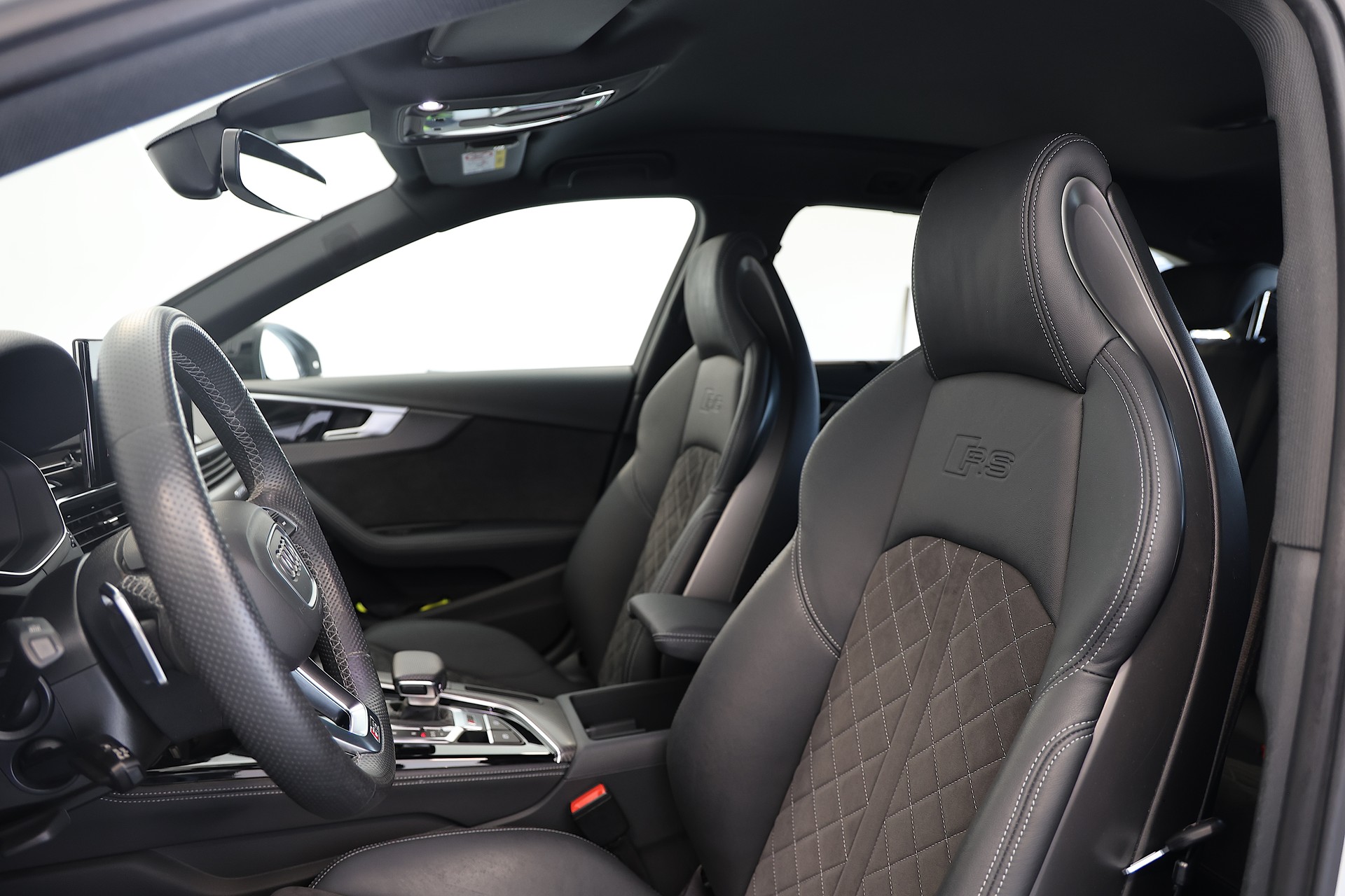 AUDI RS4 Avant quattro tiptronic *CH-Fahrzeug*-image-9