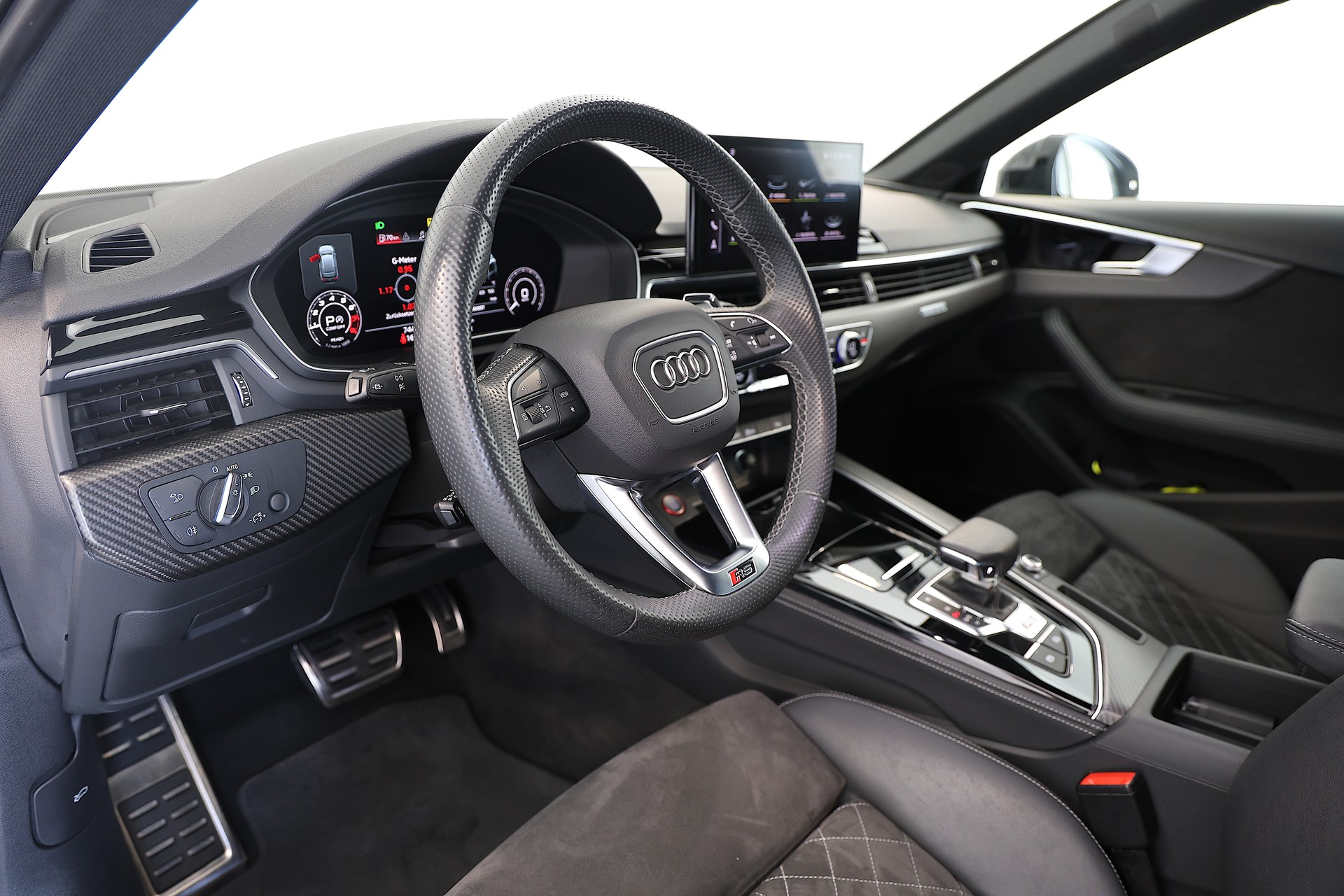 AUDI RS4 Avant quattro tiptronic *CH-Fahrzeug*-image-10
