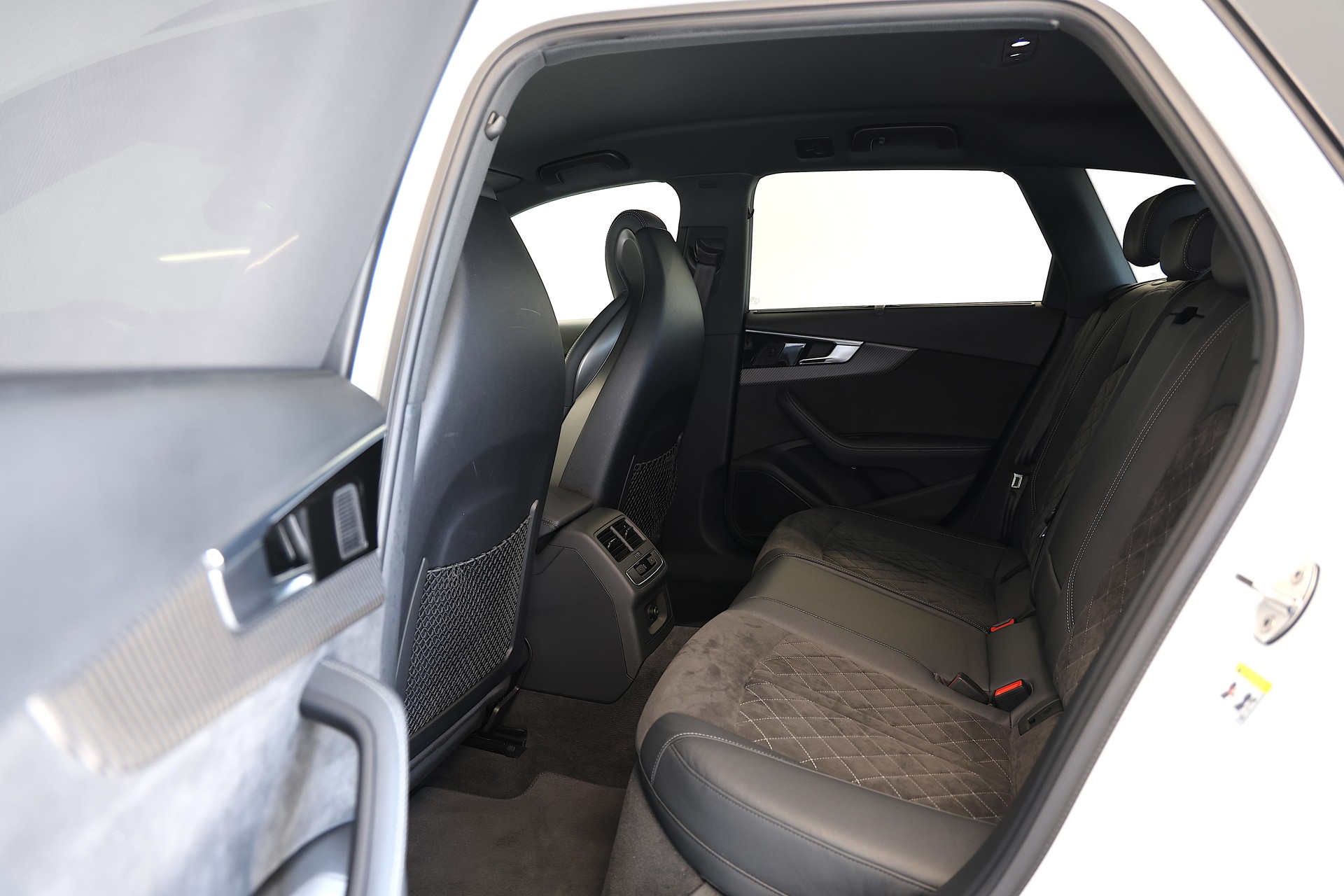 AUDI RS4 Avant quattro tiptronic *CH-Fahrzeug*-image-20