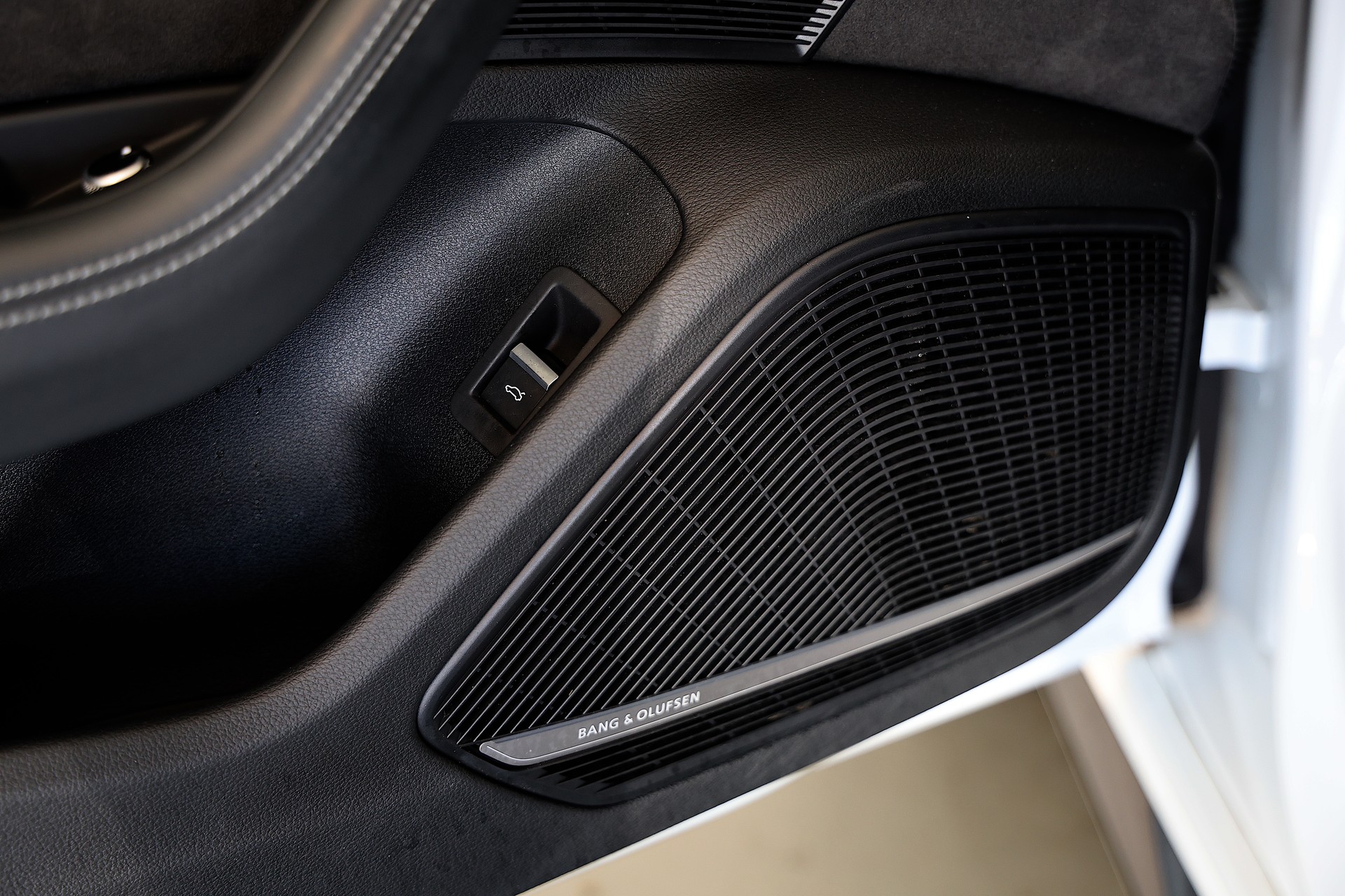 AUDI RS4 Avant quattro tiptronic *CH-Fahrzeug*-image-17