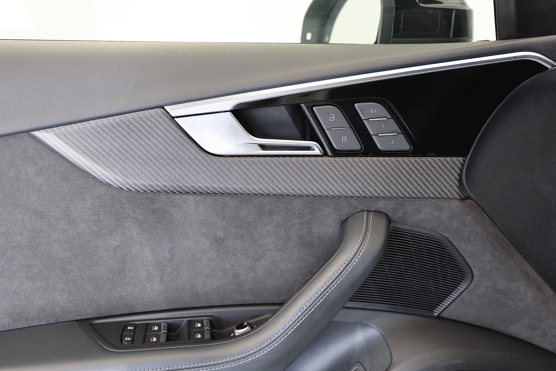 AUDI RS4 Avant quattro tiptronic *CH-Fahrzeug*-image-16