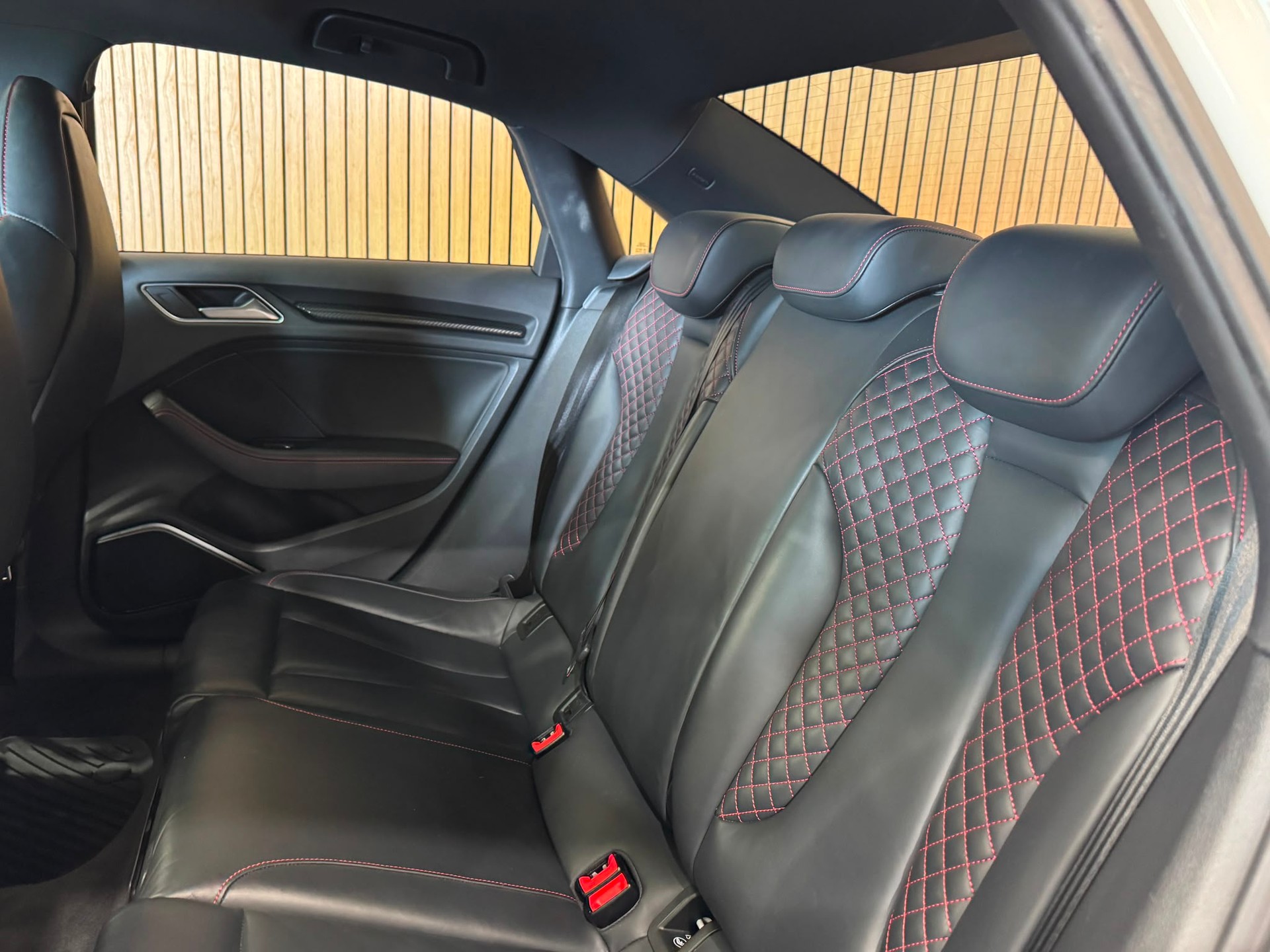 AUDI S3 Limousine 2.0 TFSI quattro S-tronic-image-26