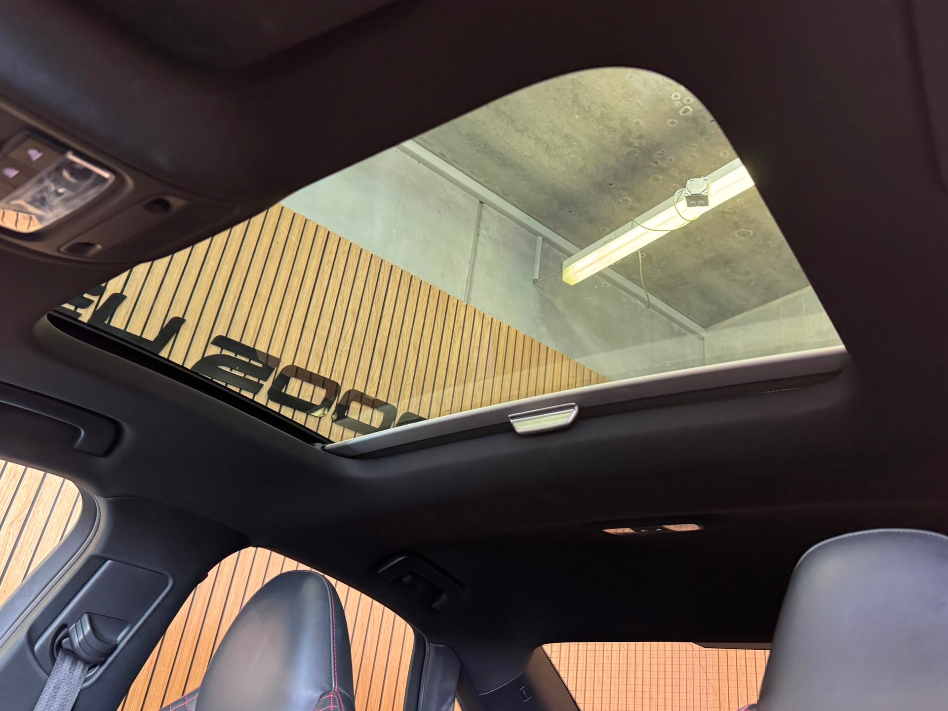 AUDI S3 Limousine 2.0 TFSI quattro S-tronic-image-24