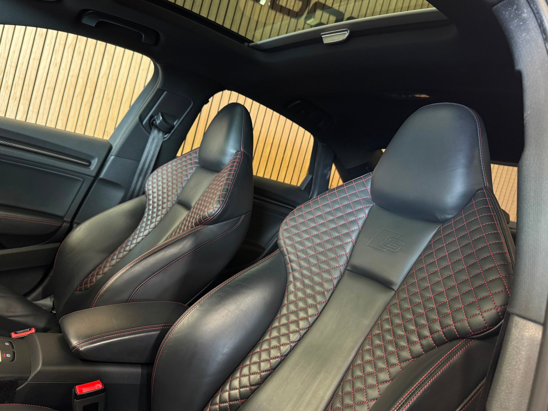 AUDI S3 Limousine 2.0 TFSI quattro S-tronic-image-25