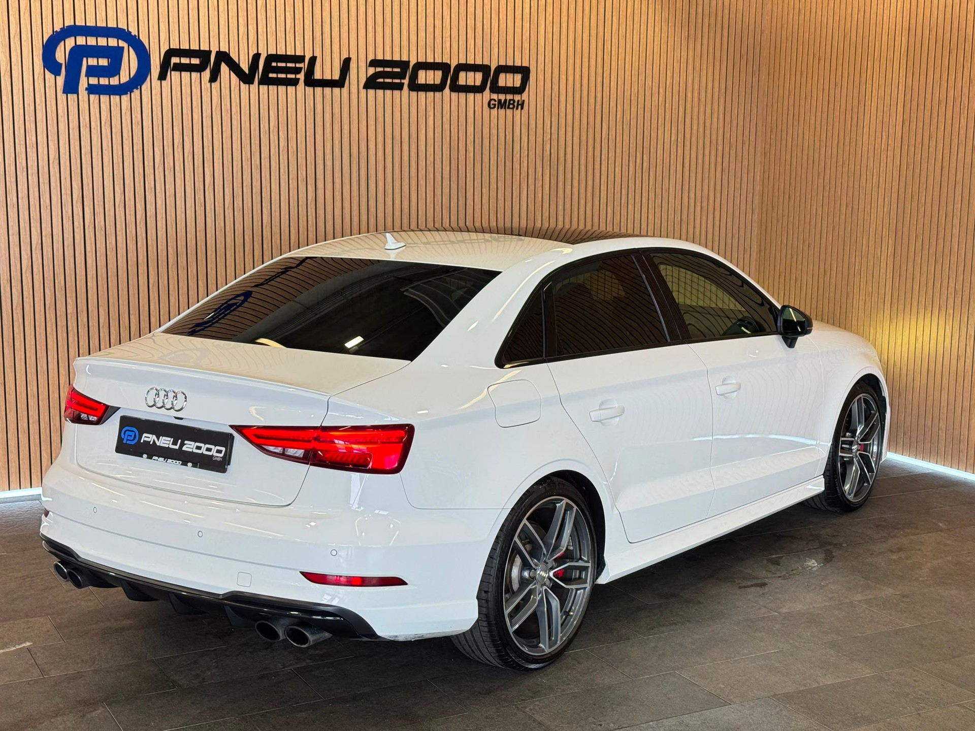AUDI S3 Limousine 2.0 TFSI quattro S-tronic-image-4