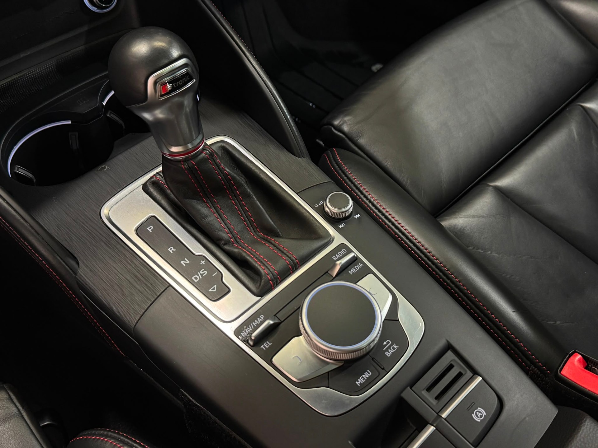 AUDI S3 Limousine 2.0 TFSI quattro S-tronic-image-13