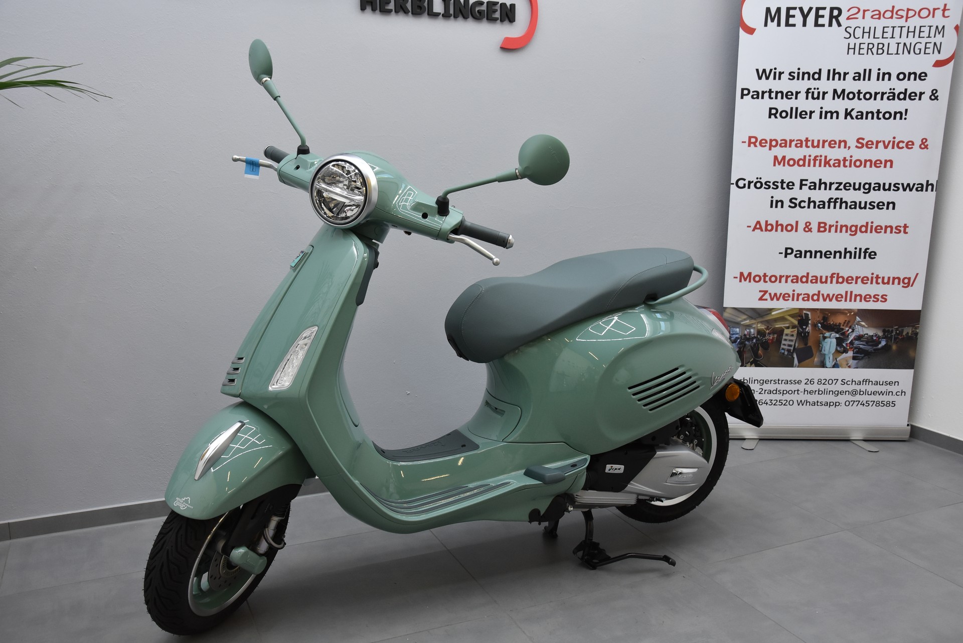 PIAGGIO 125 80th years-showroom-element-3