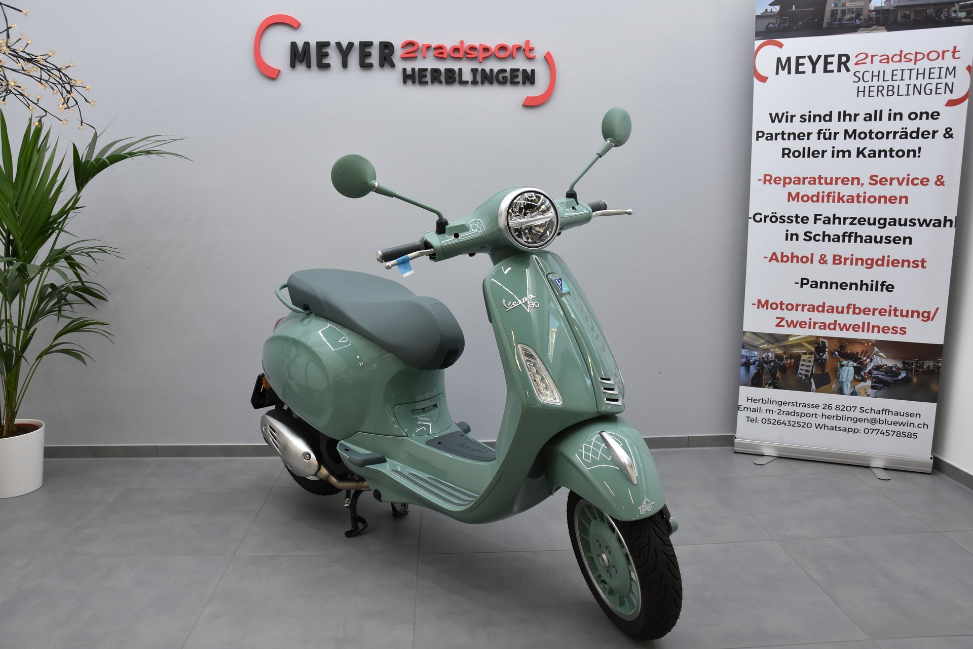 PIAGGIO 125 80th years-showroom-element-1