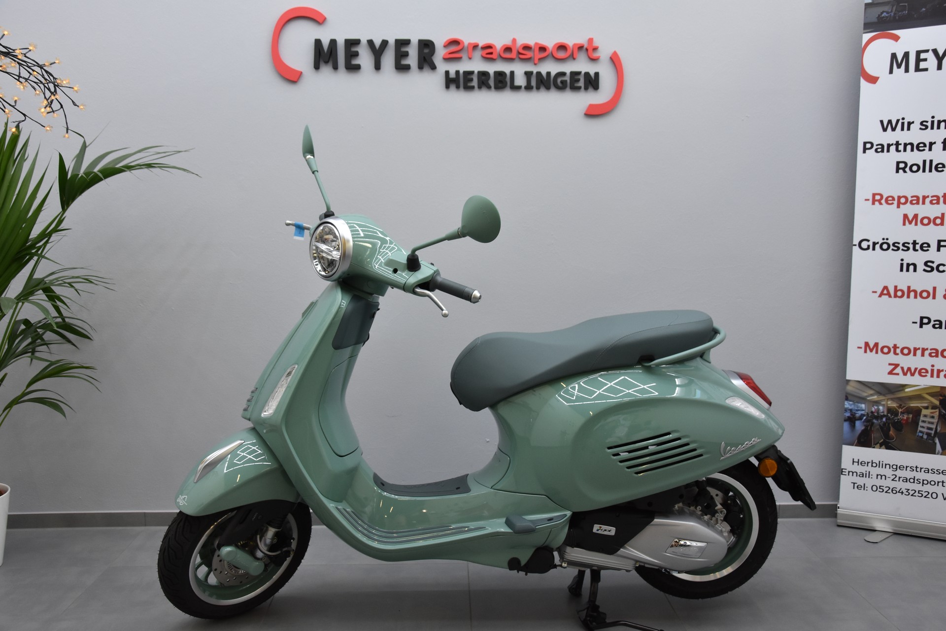 PIAGGIO 125 80th years-showroom-element-2