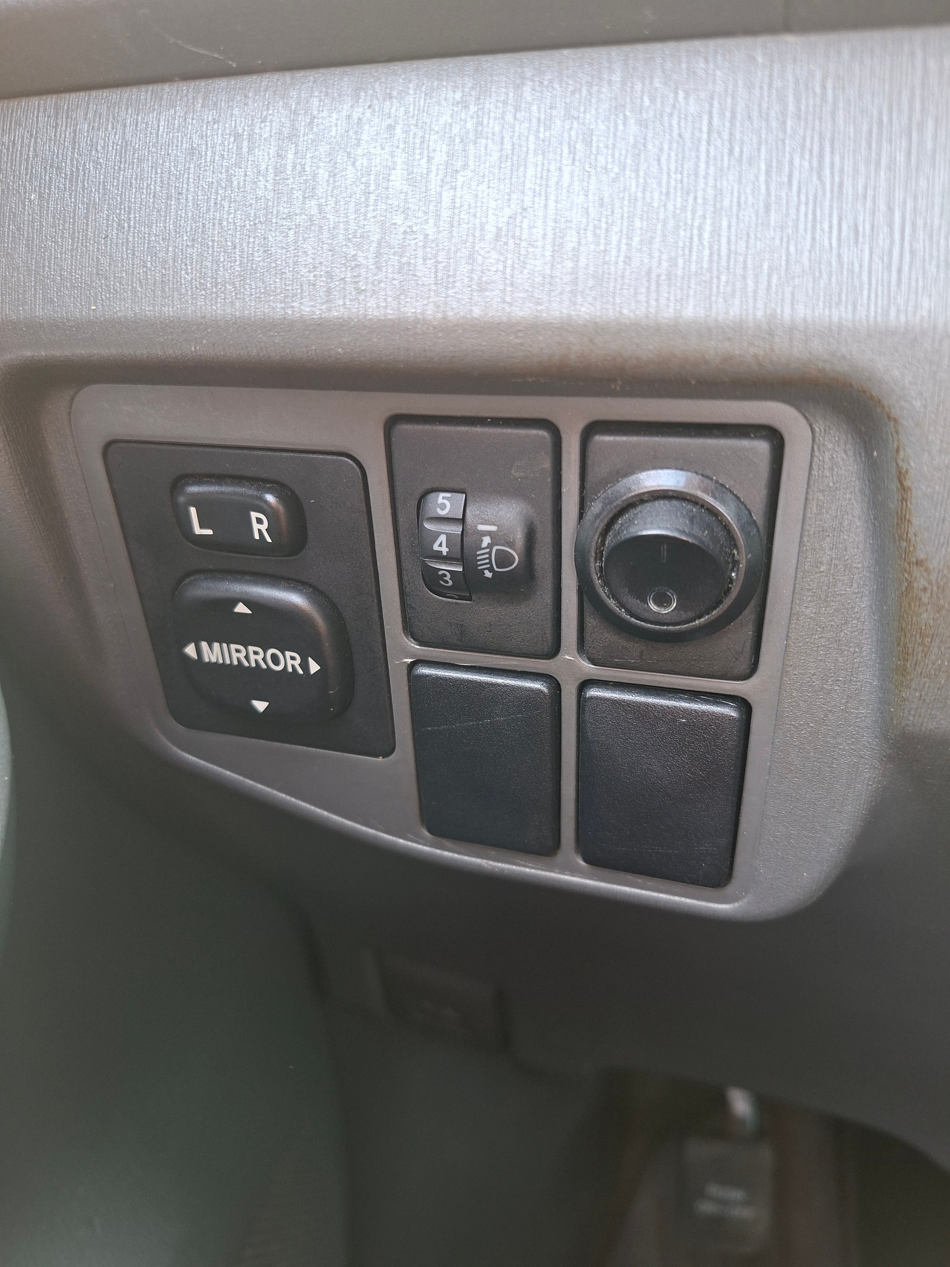 TOYOTA Prius 1.8 16V HSD Sol-image-11