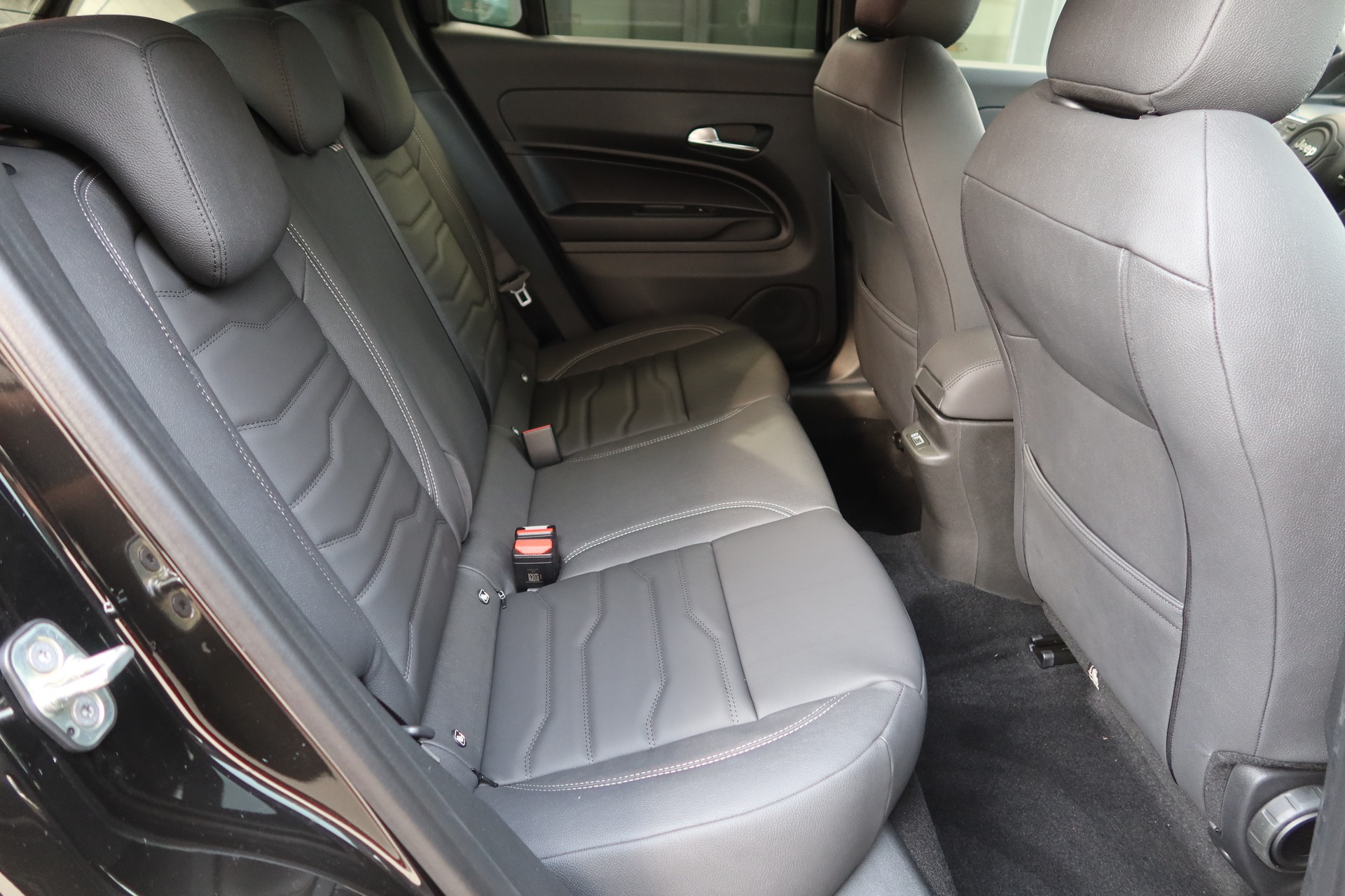 JEEP Avenger 1.2 Turbo Summit-image-9