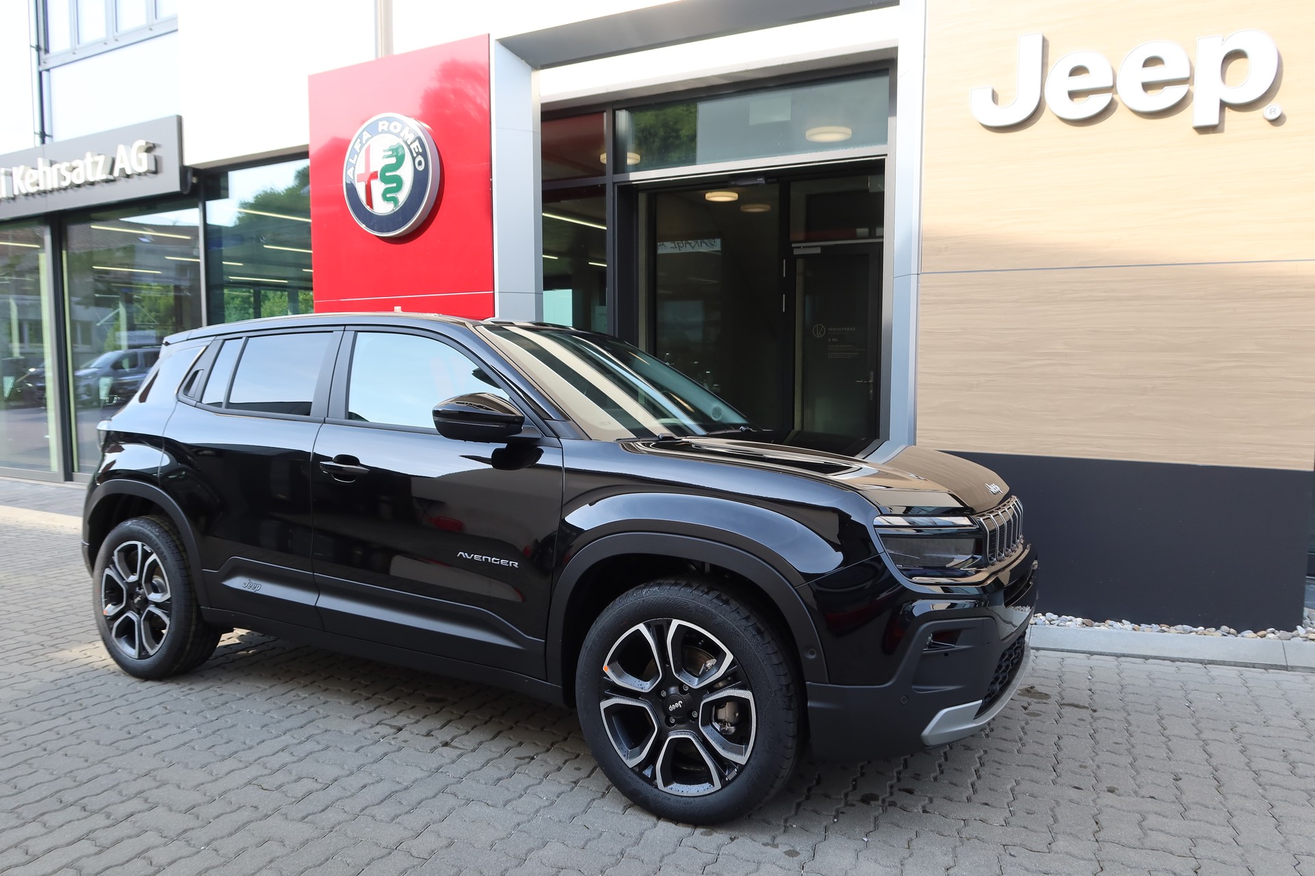 JEEP Avenger 1.2 Turbo Summit-image-1