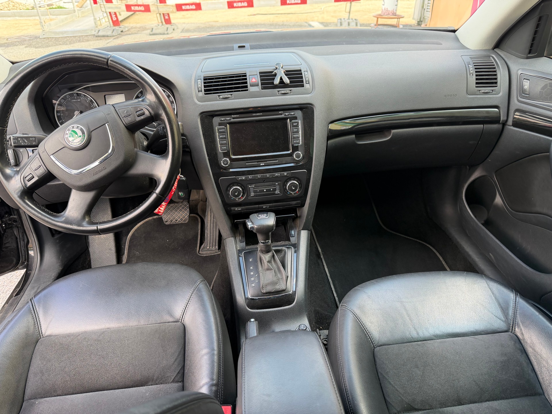 SKODA Octavia Combi 2.0 TDI Laurin & Klement 4x4 DSG-image-10