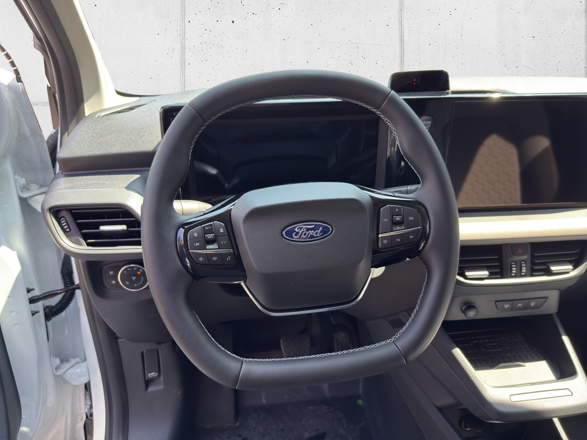 FORD E-Transit Courier Van Limited-image-9