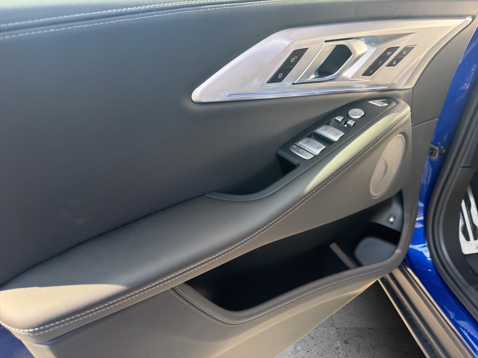 BMW XM 50e Plug-in Hybrid-image-7