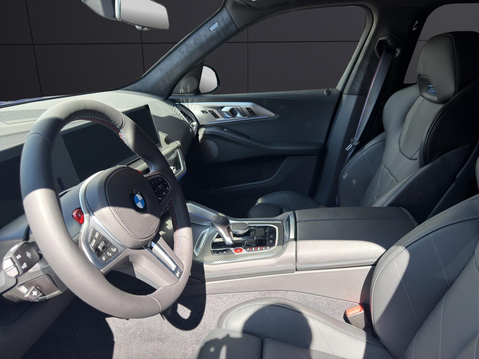 BMW XM 50e Plug-in Hybrid-showroom-element-1