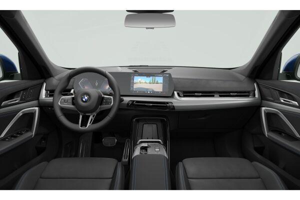 BMW X1 23i M Sport xDrive U11 (CH) AHK-showroom-element-3