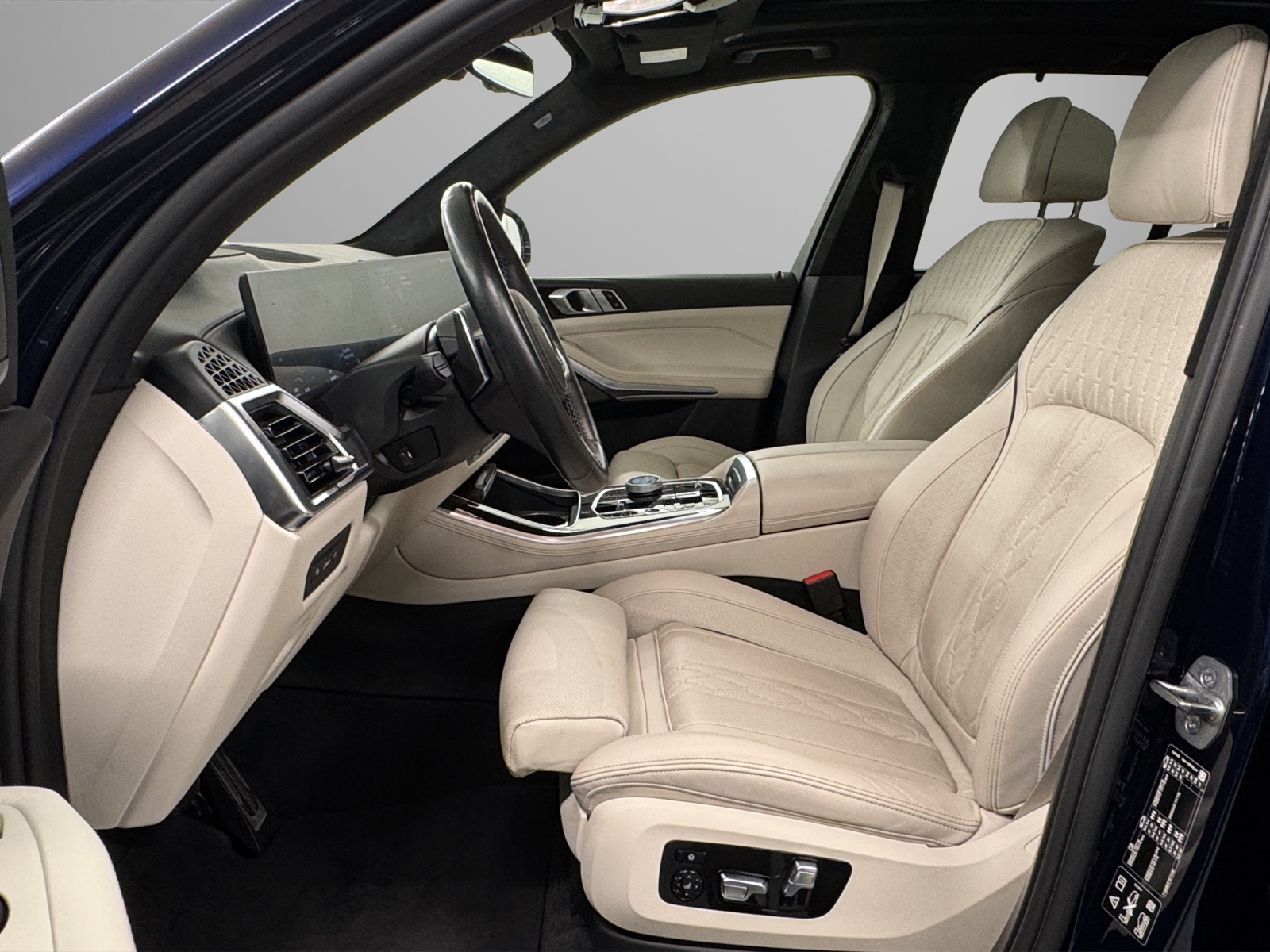 BMW X5 M60i xDrive-image-10