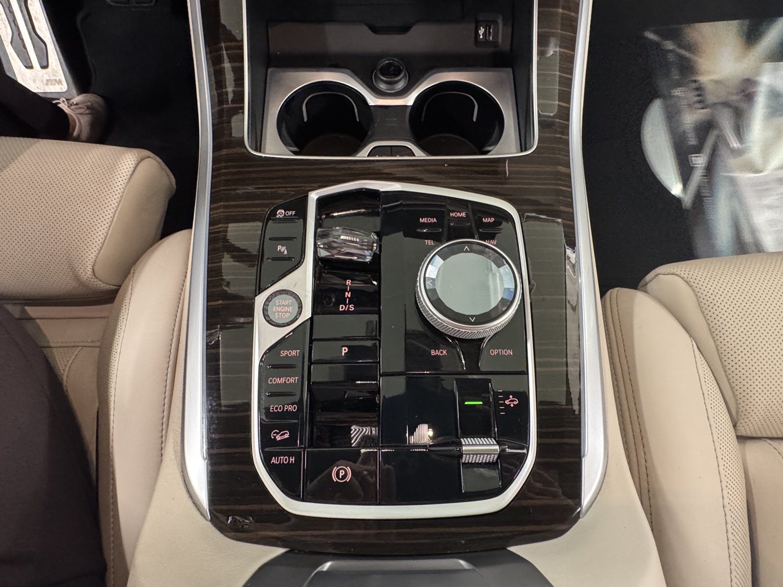 BMW X5 M60i xDrive-image-16