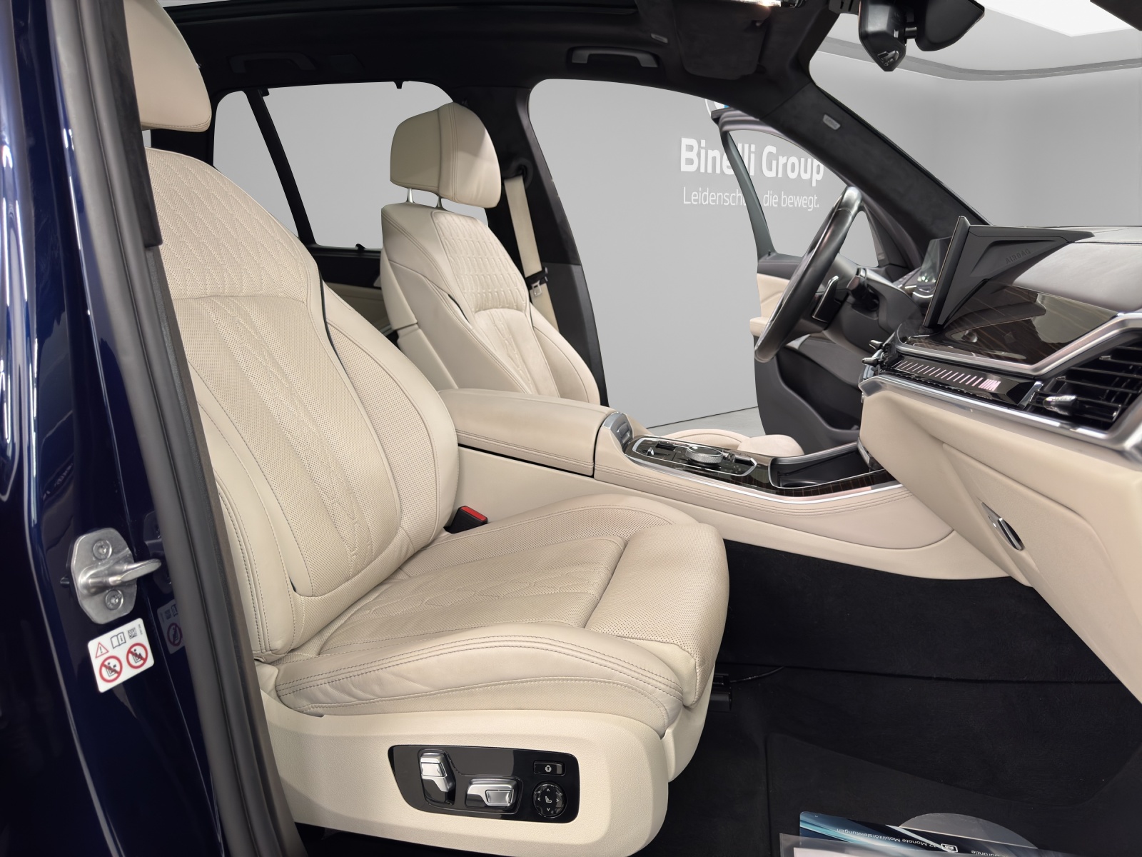 BMW X5 M60i xDrive-image-14