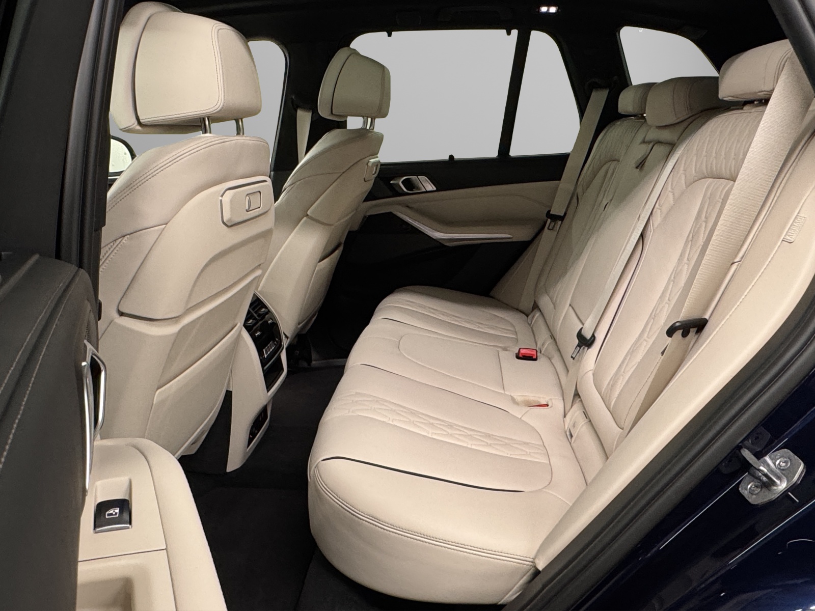 BMW X5 M60i xDrive-image-13